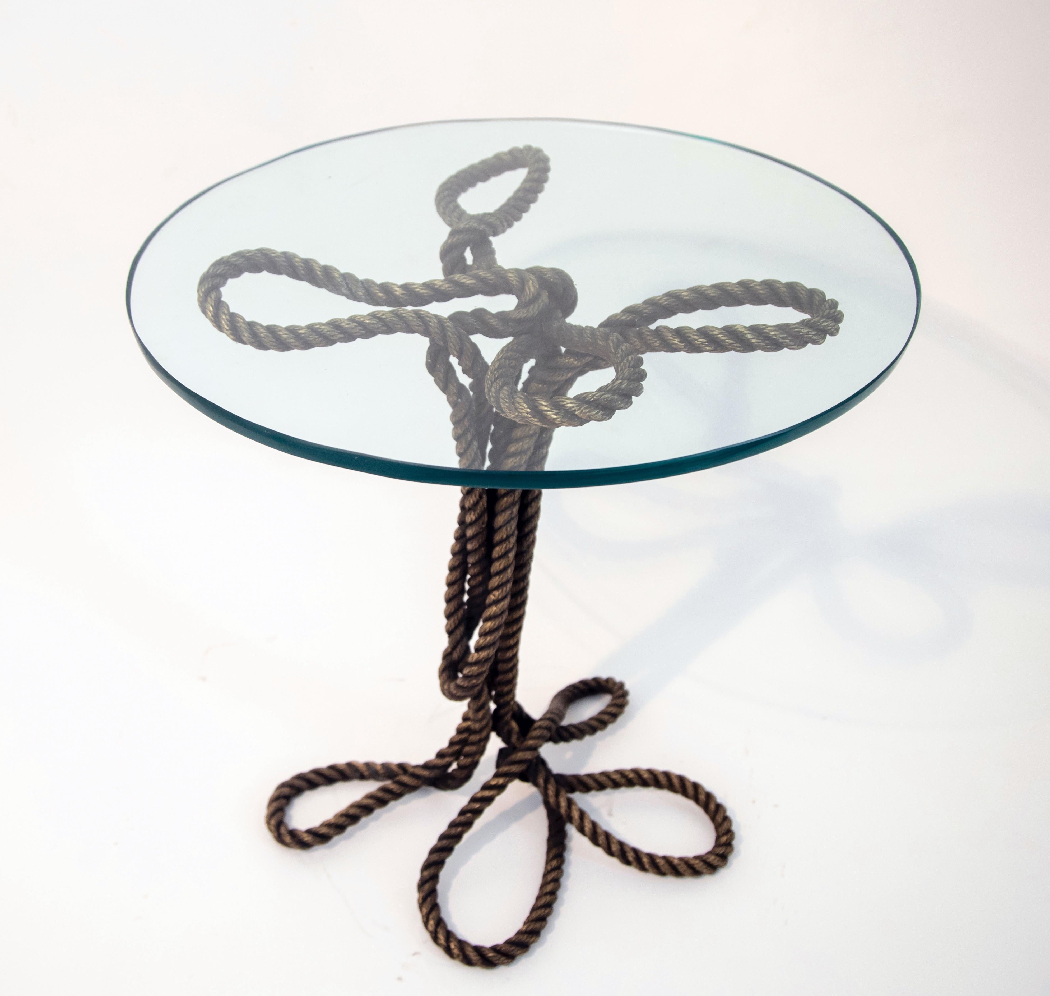Casted bronze twisted rope legs with 50cm round 15mm thick tempered glass top.
There is currently 1 in stock.