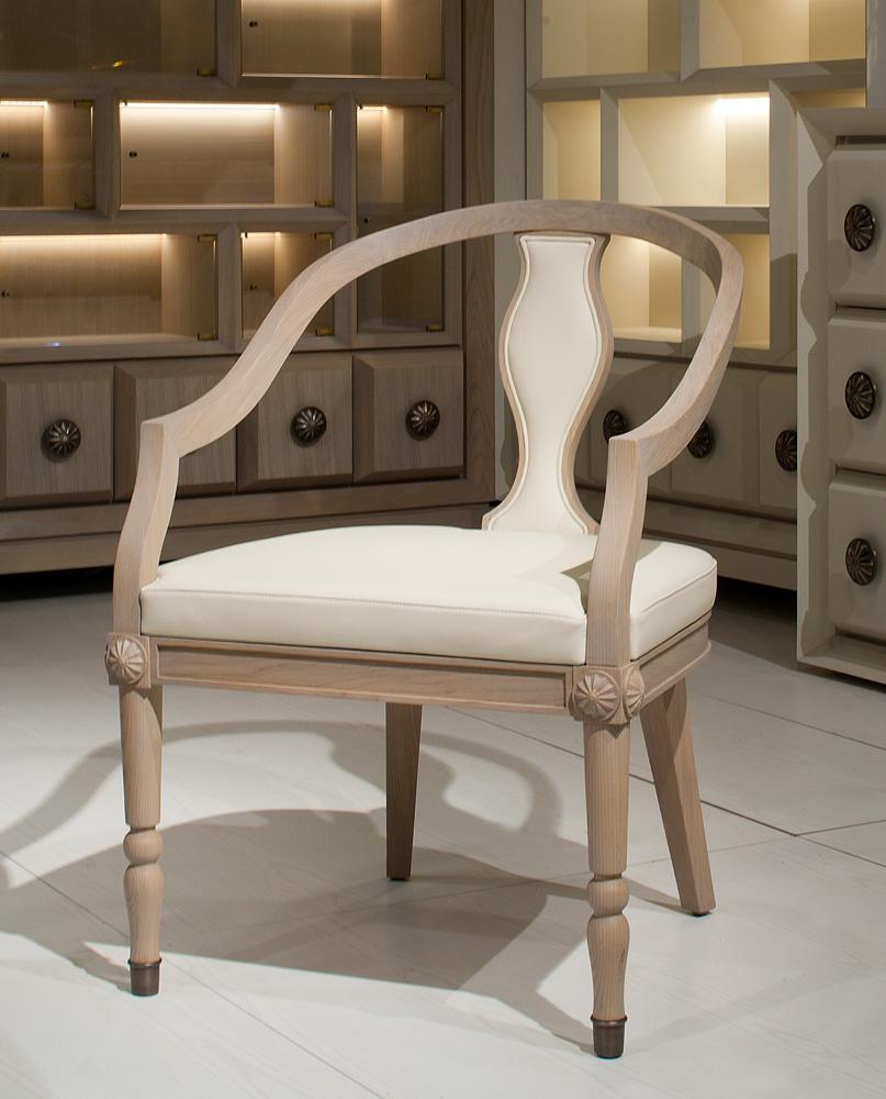 Italian ELECTRESS Upholstered Dining Armchair in Cream Leather and Natural Oak Wood For Sale