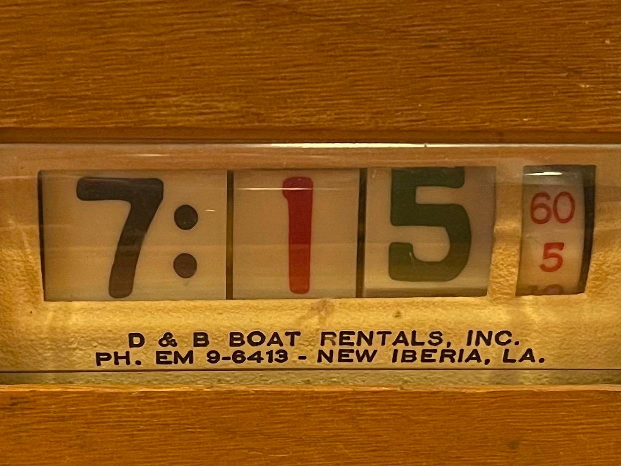 Electric Art Deco Holz-Werbe- Flip-Uhr (20. Jahrhundert) im Angebot