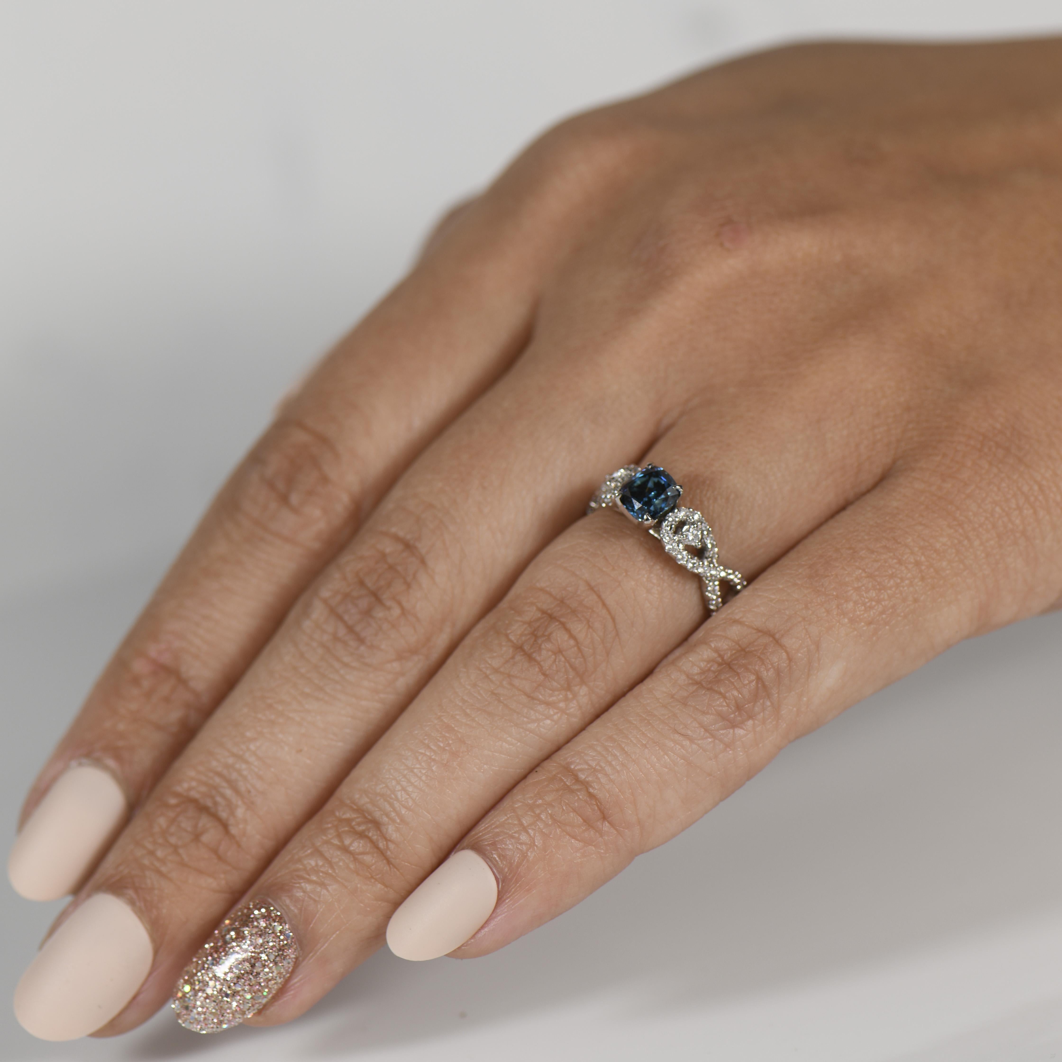 Verlobungsring Electric Blue 1,04 Karat Diamant im Kissenschliff in Diamant Infinity 2