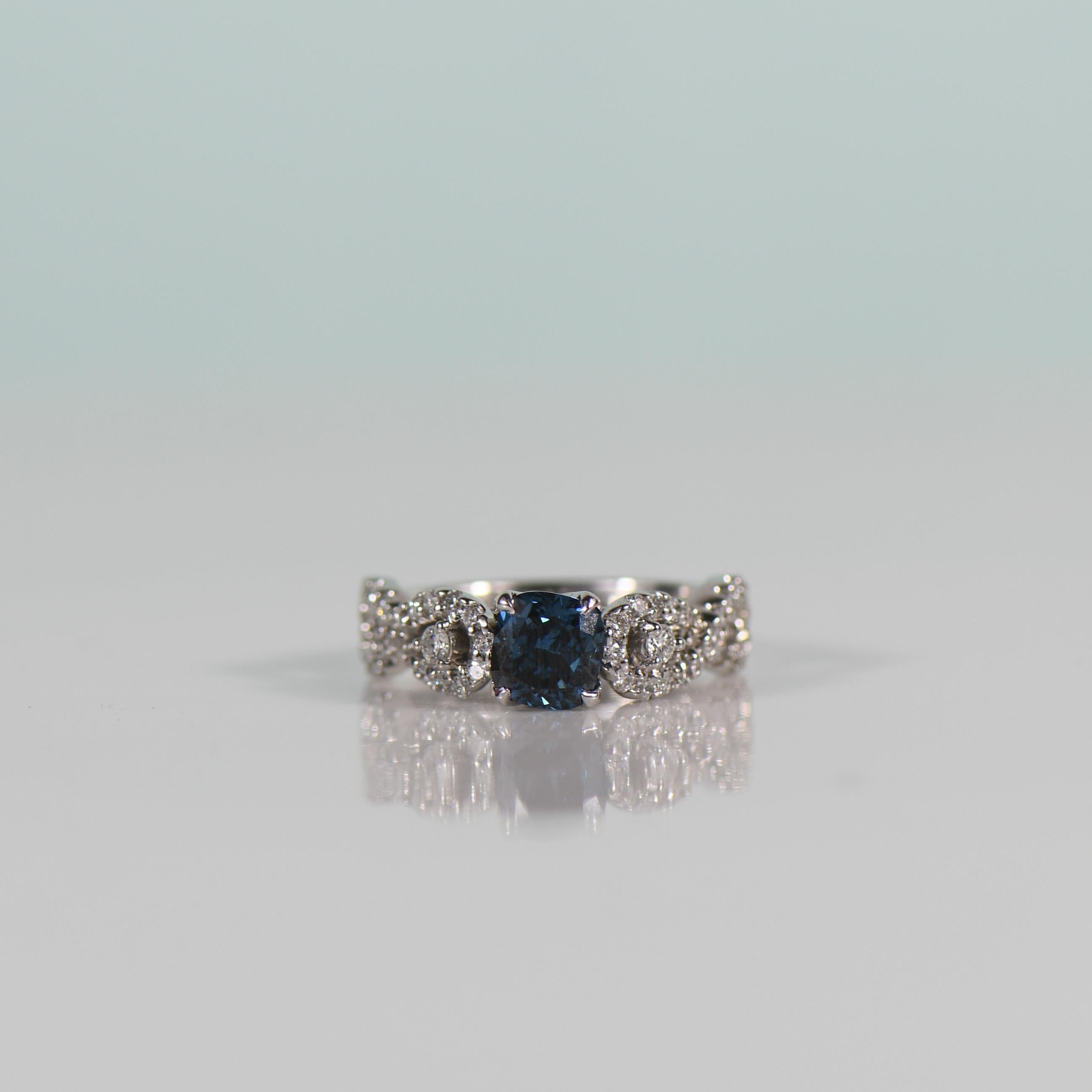 Verlobungsring Electric Blue 1,04 Karat Diamant im Kissenschliff in Diamant Infinity 5