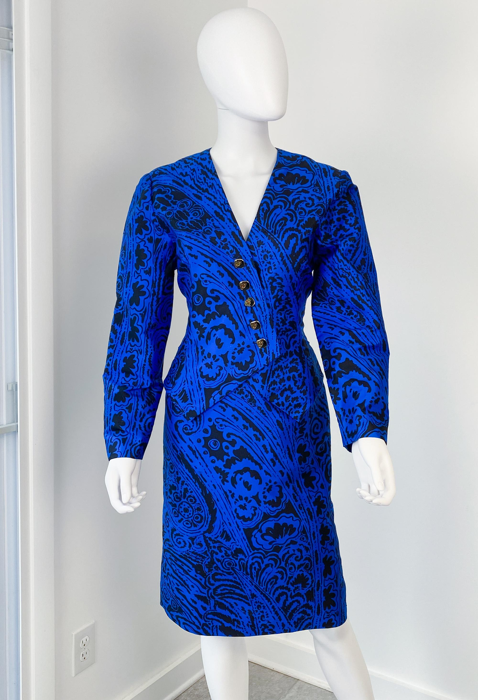 Bleu Jupe de cocktail en soie bleu électrique et noir Taille 8/10, années 1980 en vente