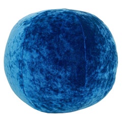 Coussin boule en velours écrasé bleu électrique