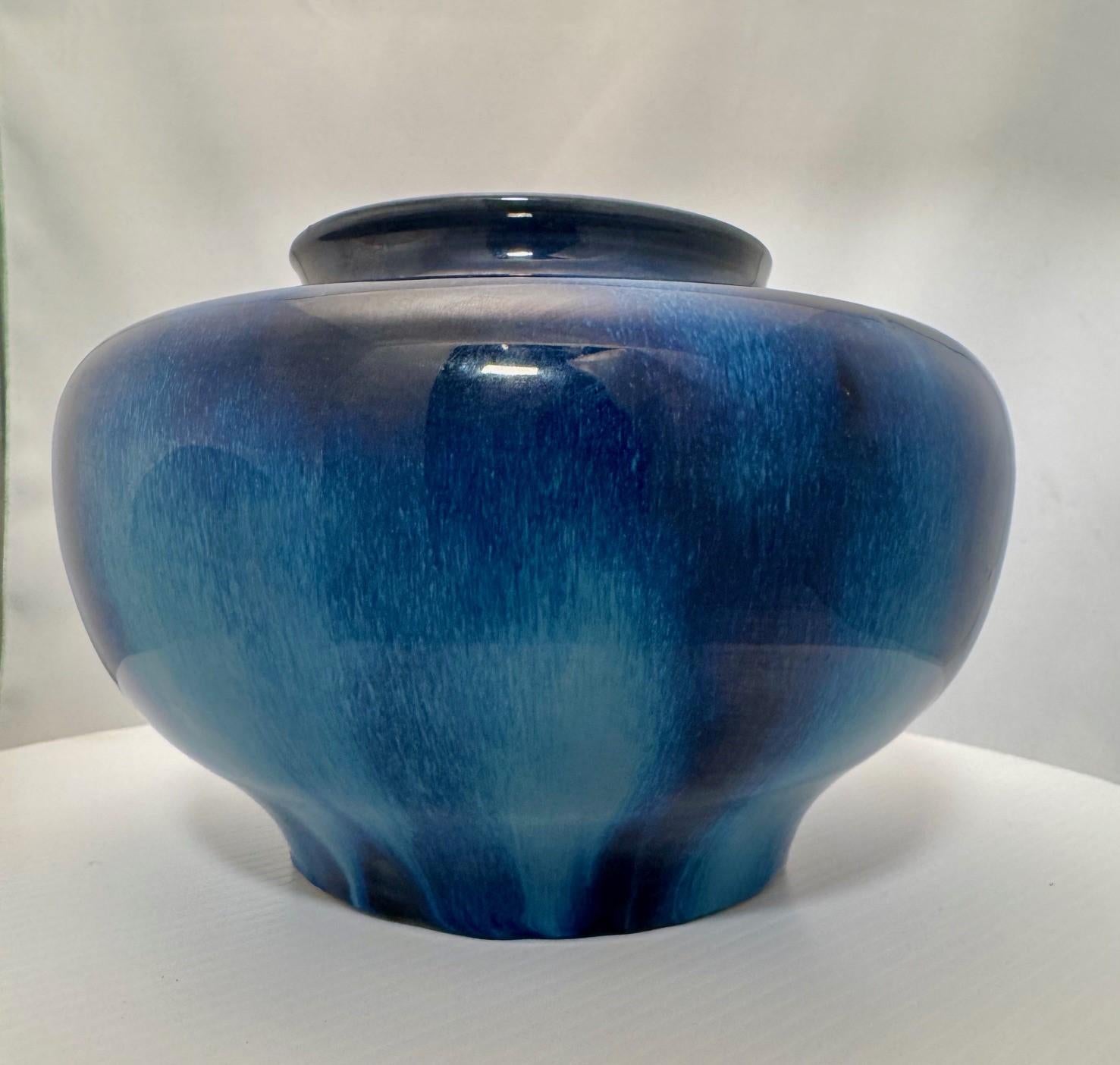 Electric Blue Denby Vase In Good Condition For Sale In Montreal, QC