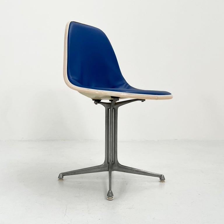 Electric Blue La Fonda Chair by Charles & Ray Eames for Herman Miller, 1960s For Sale 3