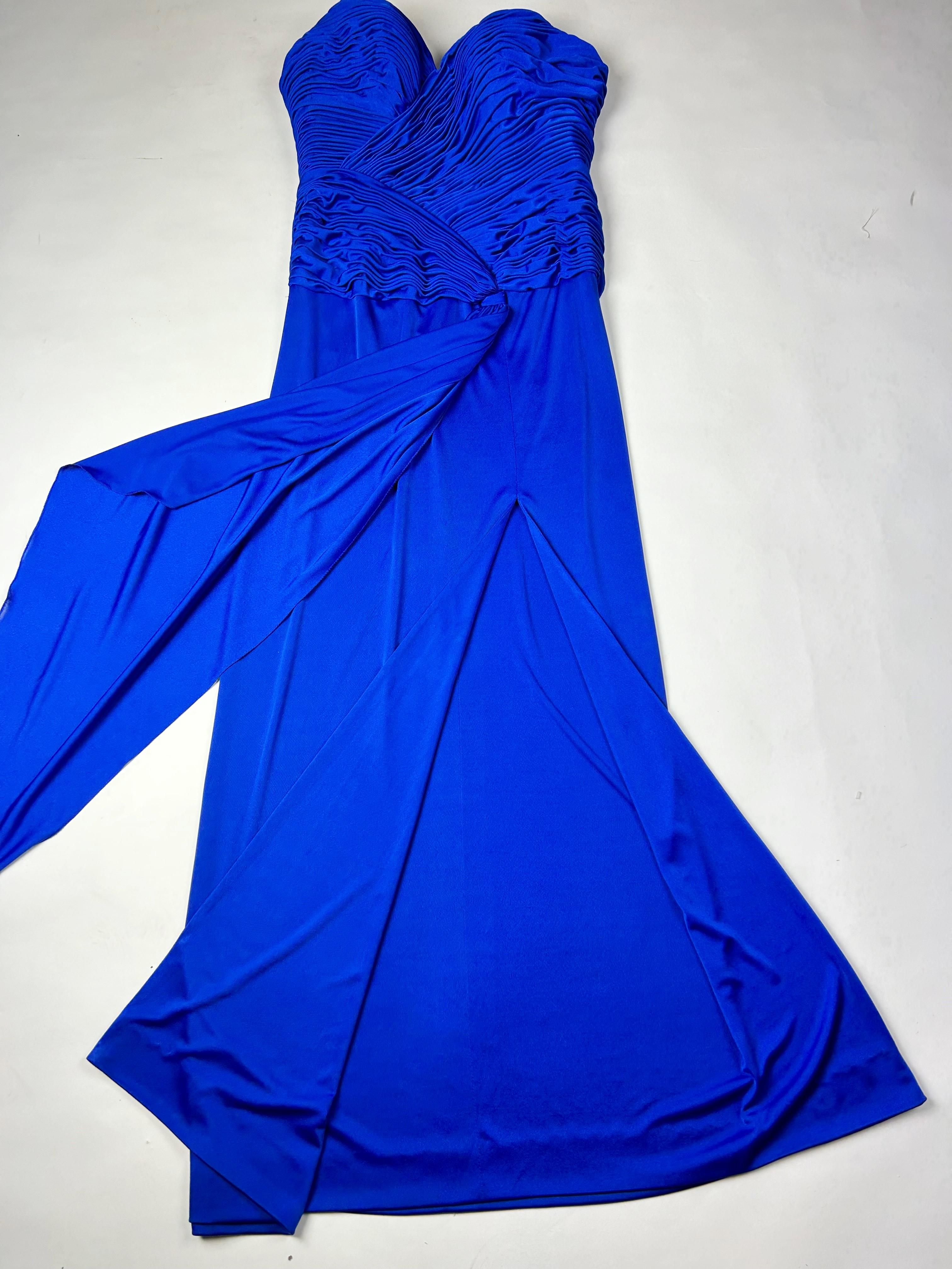 Elektrisch blaues Abendkleid aus Lycra-Jersey von Loris Azzaro Couture CIRCA 1980 im Angebot 1