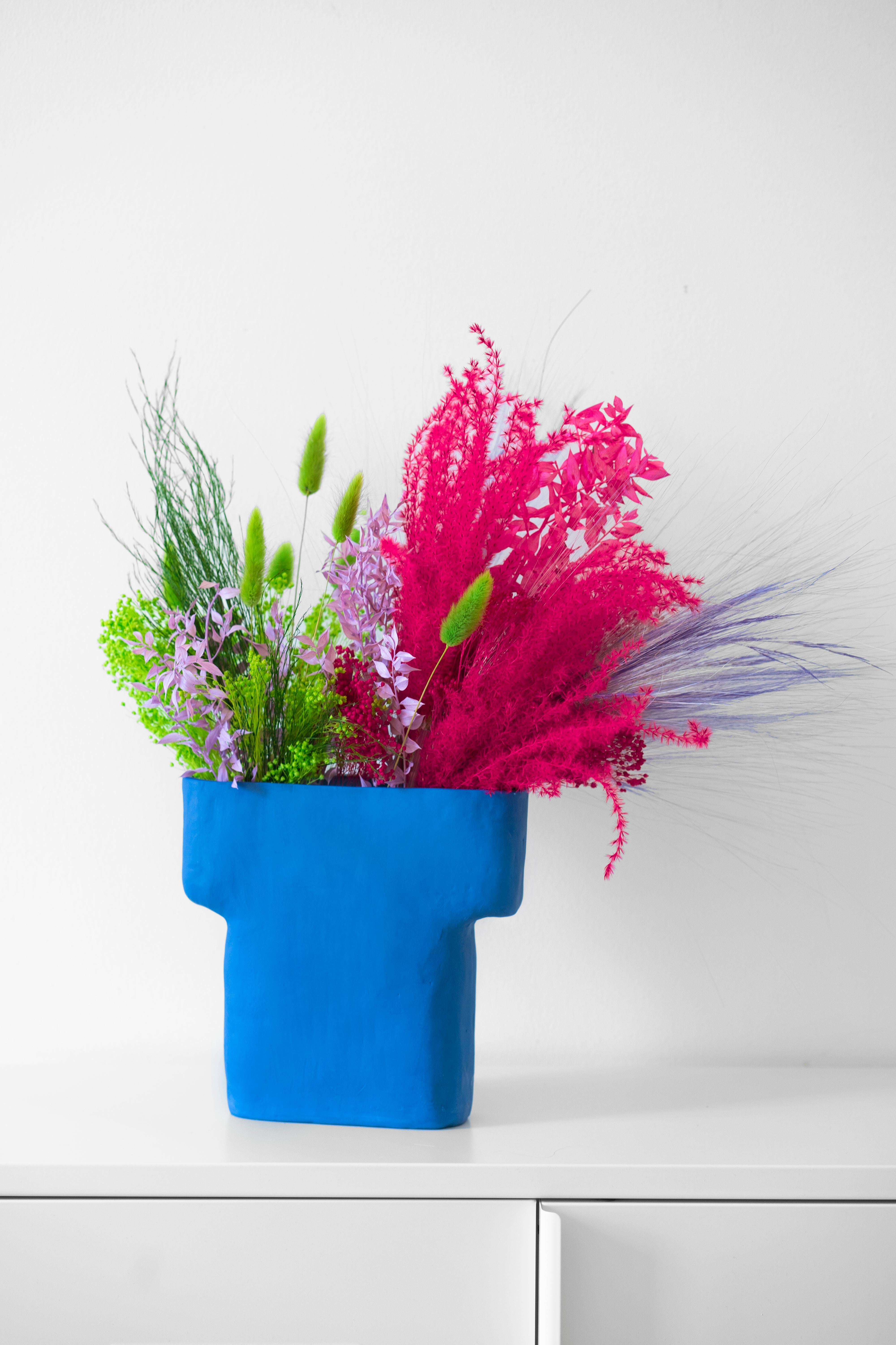 Electric Blue Porzellan Pillar Vase (Skandinavische Moderne) im Angebot