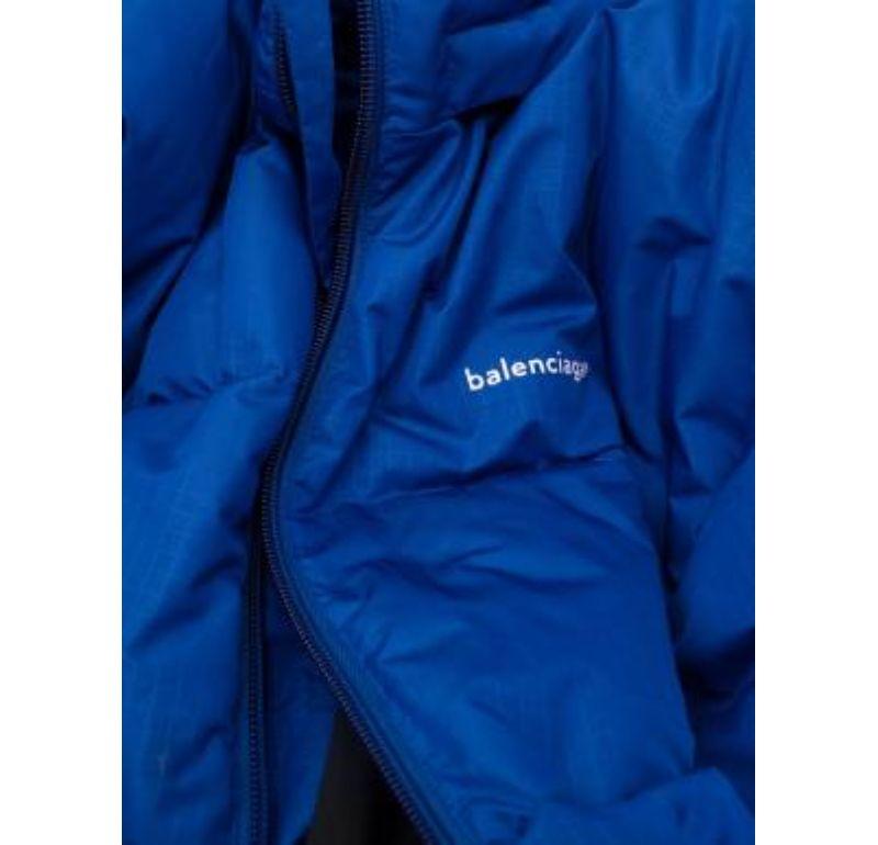 Giacca Puffer Balenciaga blu elettrico In condizioni buone in vendita a London, GB