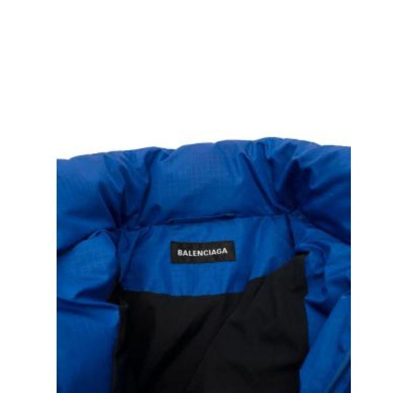 Giacca Puffer Balenciaga blu elettrico in vendita 2