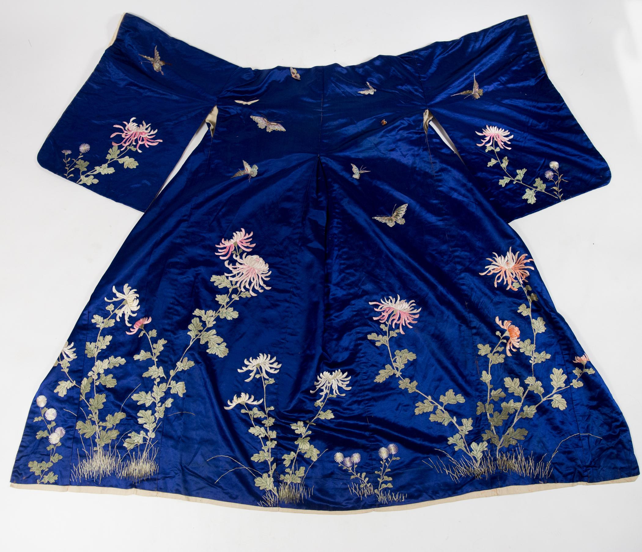  Electric Blue Satin Japanese Kimono Circa 1920/1940 4