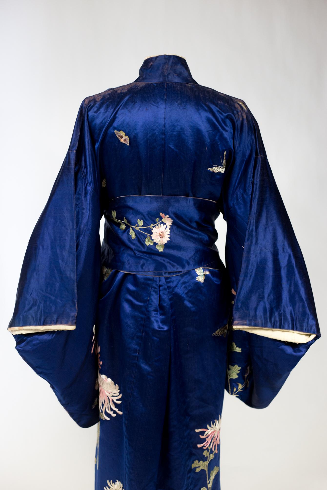  Electric Blue Satin Japanese Kimono Circa 1920/1940 In Good Condition In Toulon, FR