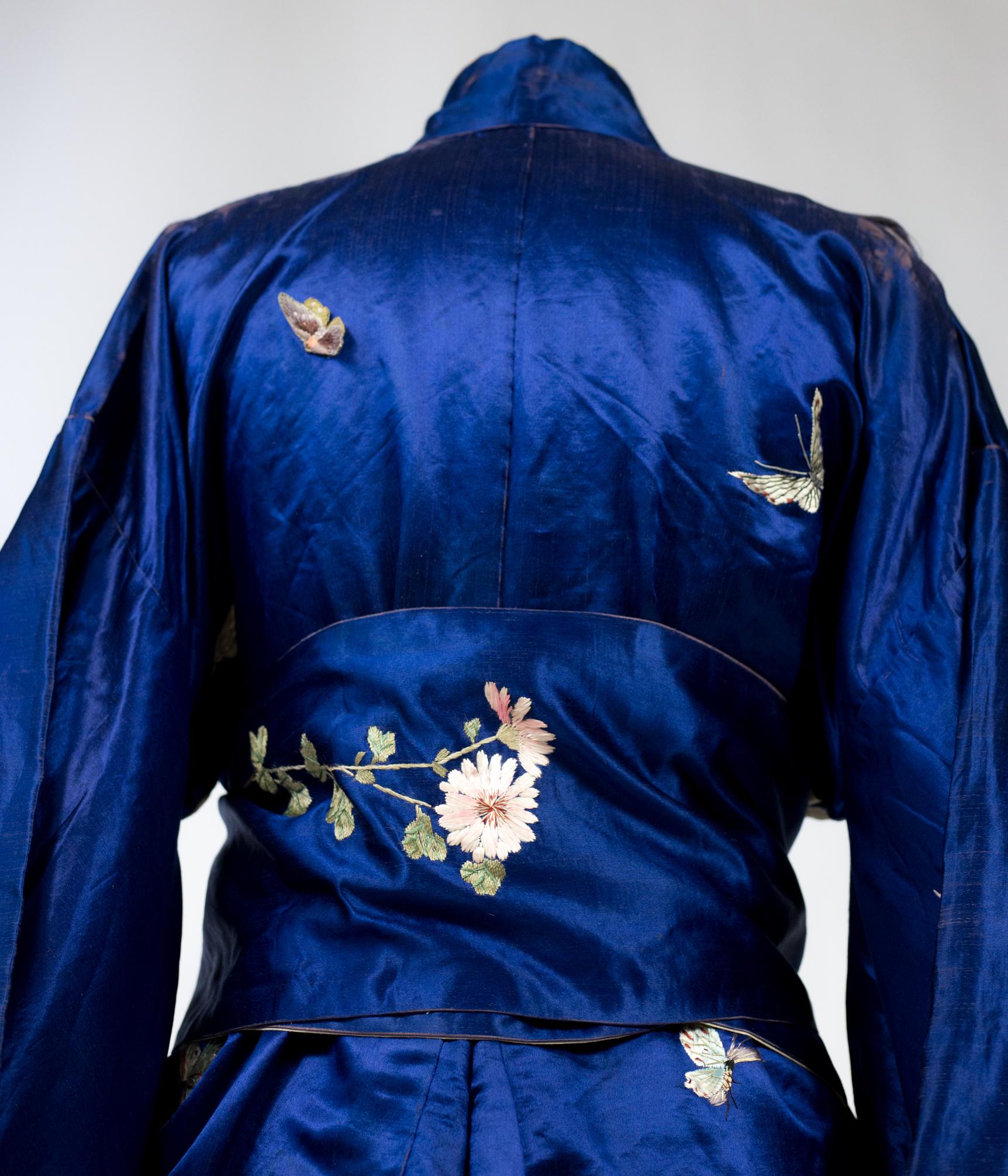 Women's  Electric Blue Satin Japanese Kimono Circa 1920/1940