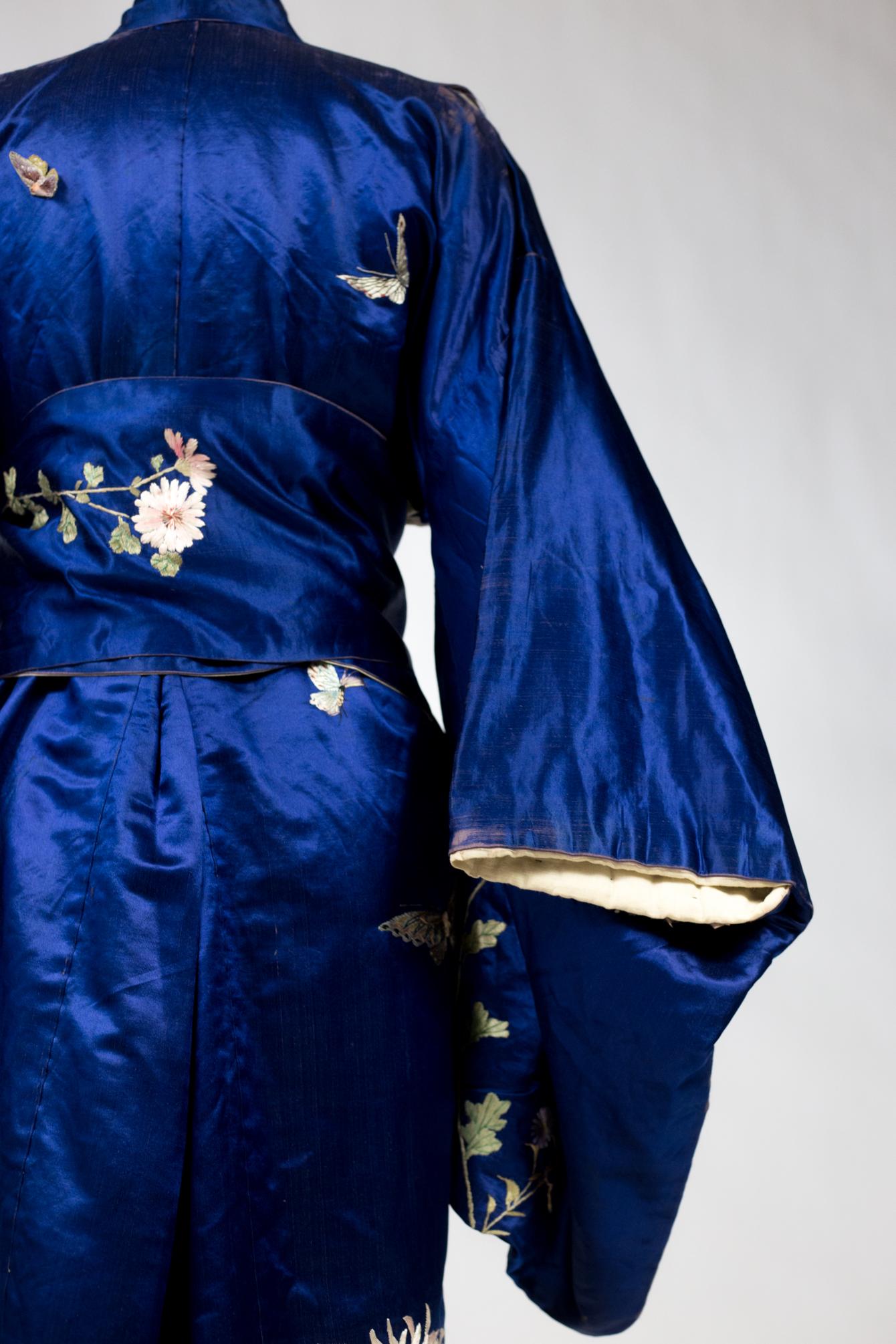  Electric Blue Satin Japanese Kimono Circa 1920/1940 1