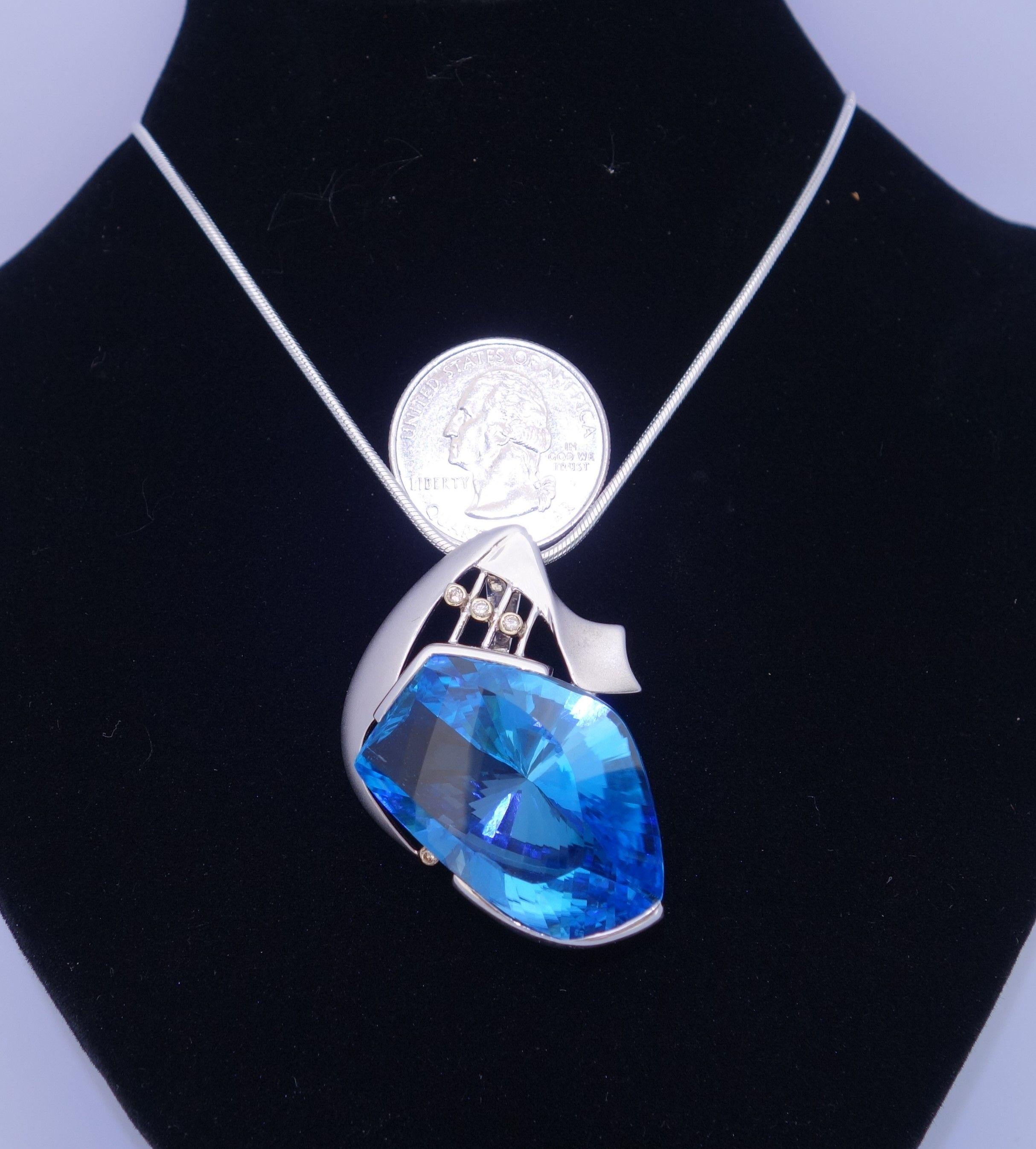 Electric Blue Topaz and Diamond Gold and Sterling Silver Pendant Necklace In New Condition For Sale In Montreal, QC