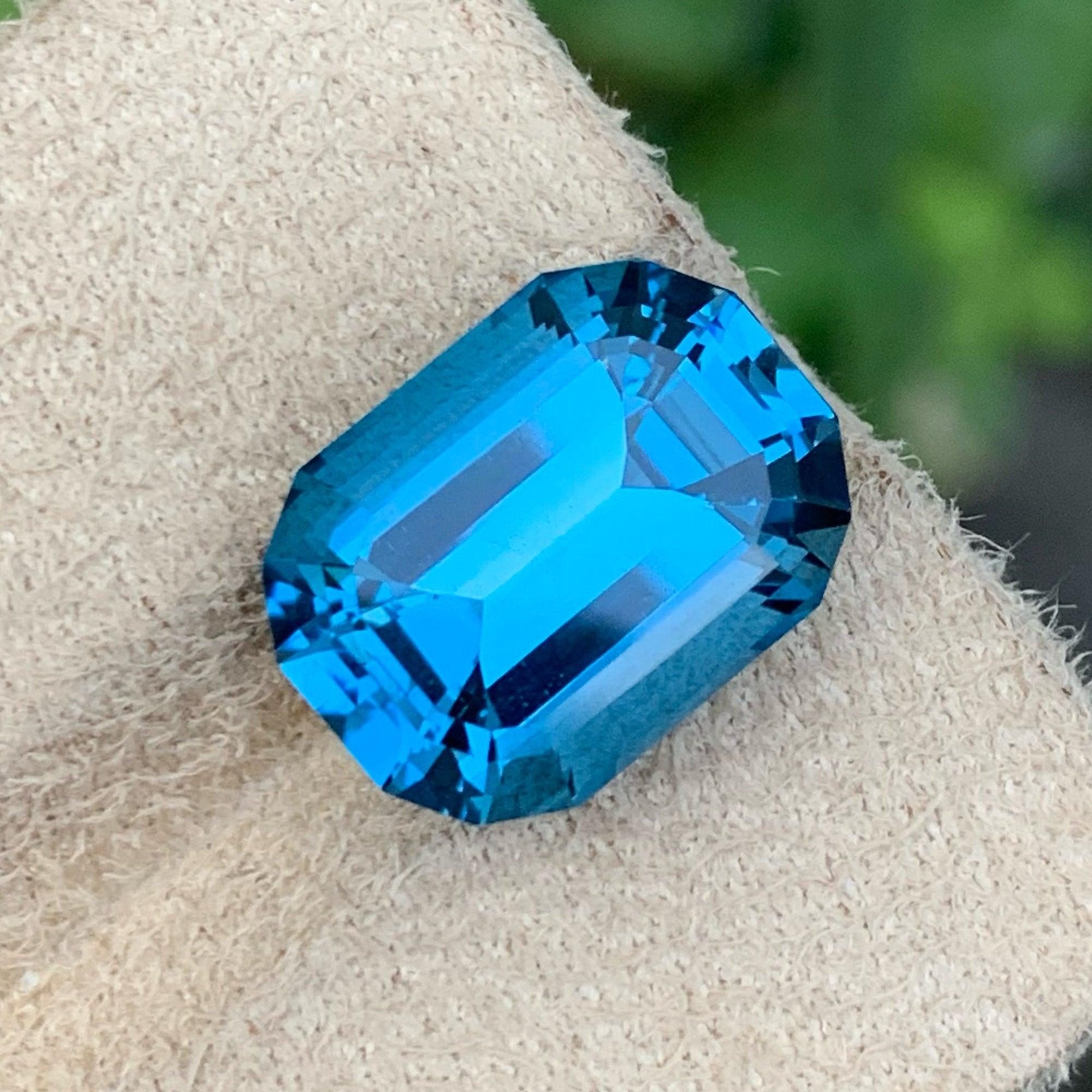 Topaze bleue non sertie de 15,50 carats, pierre précieuse pour collier Electric London Neuf - En vente à Bangkok, TH
