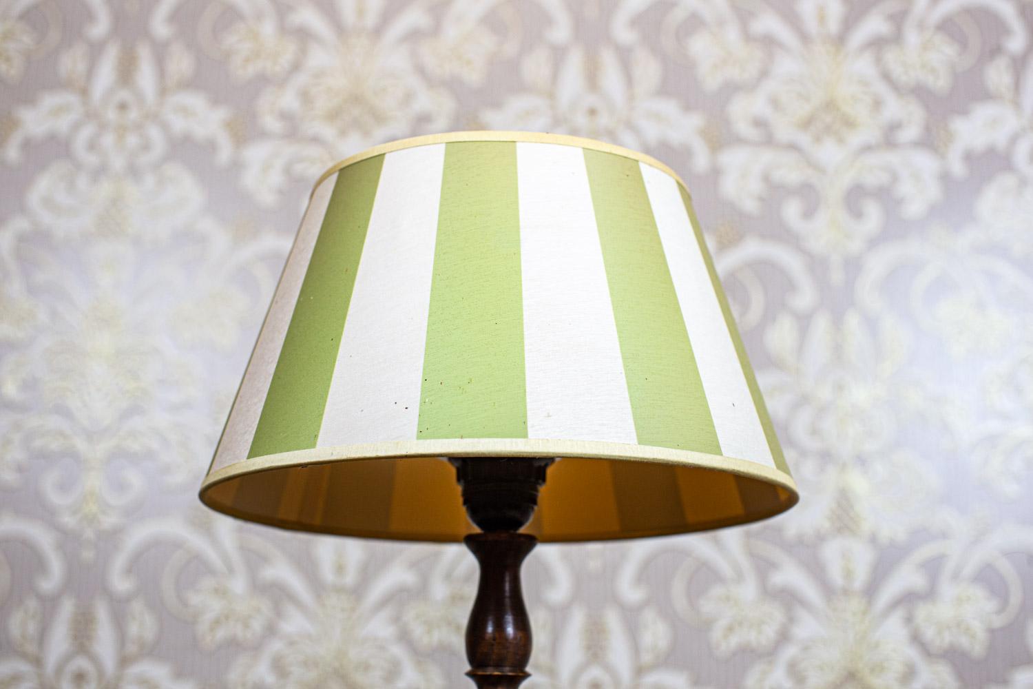 European Electric Table Lamp From the Late 20th Century with Green-White Shade For Sale