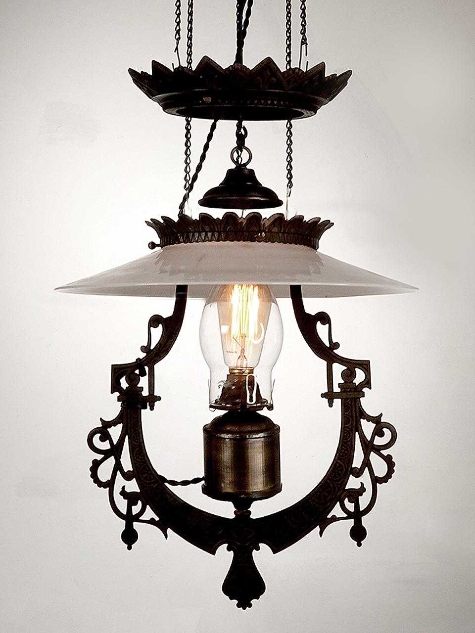 Vittoriano Lampada elettrificata di Bradley & Hubbard del 1876 in vendita