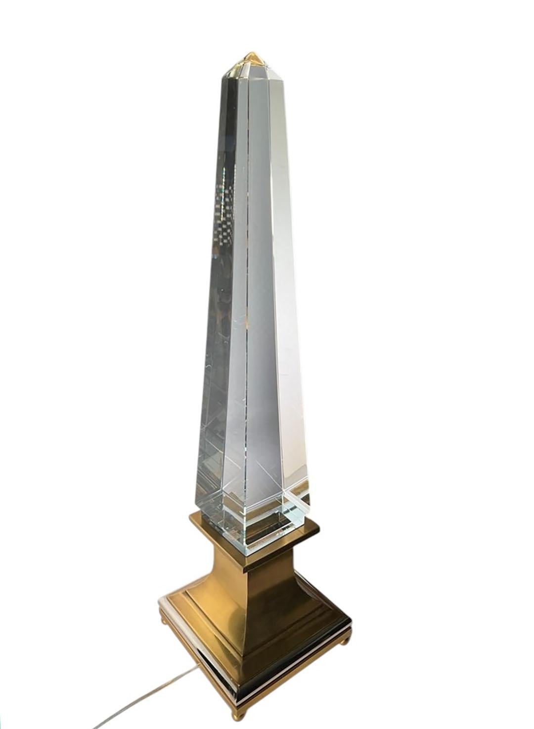 Obelisk-Lampen aus elektrifiziertem Kristall im Zustand „Gut“ im Angebot in Dallas, TX