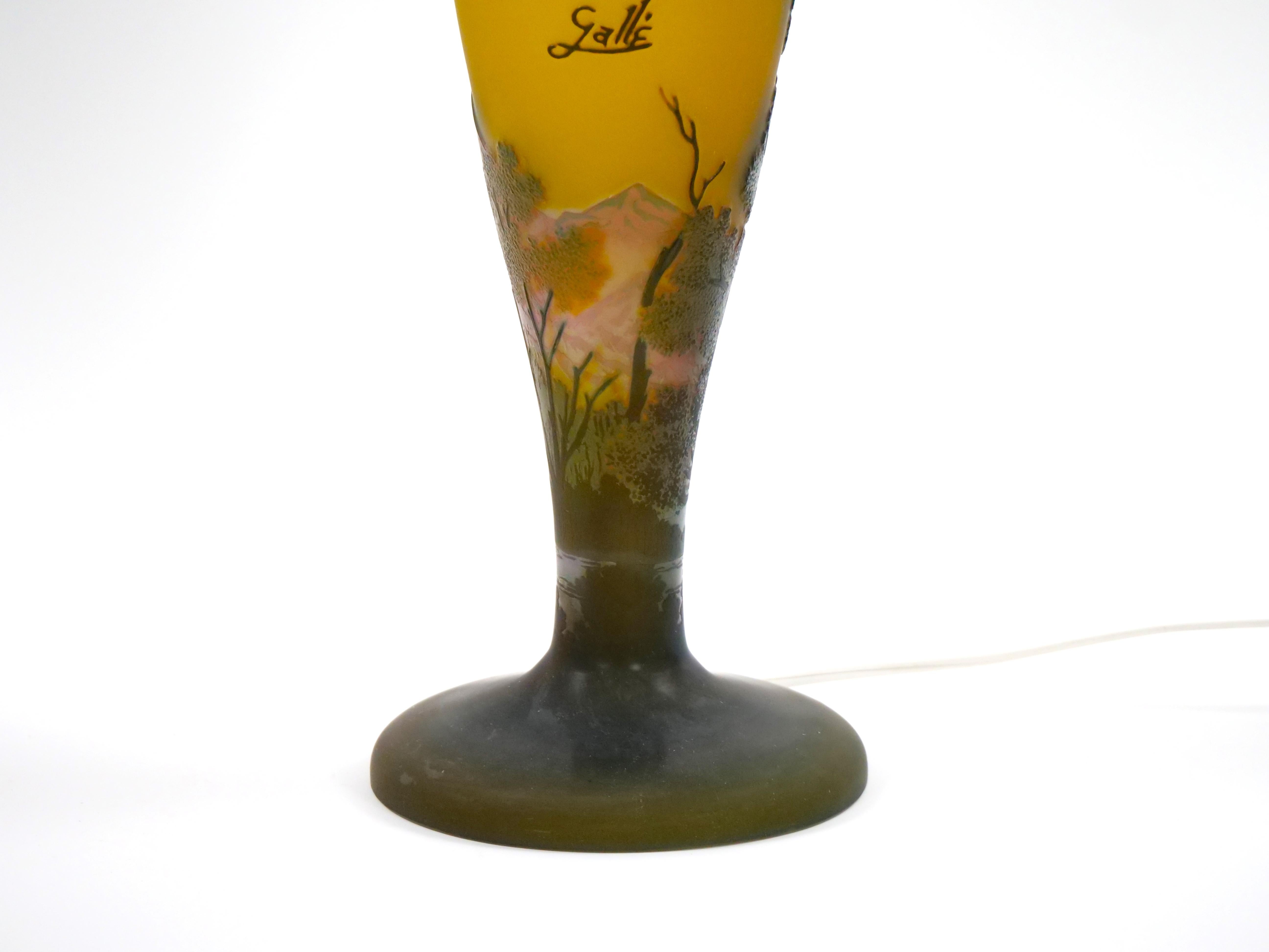 Lampe de table électrifiée Galle Art Glass Cameo Art Nouveau en vente 3