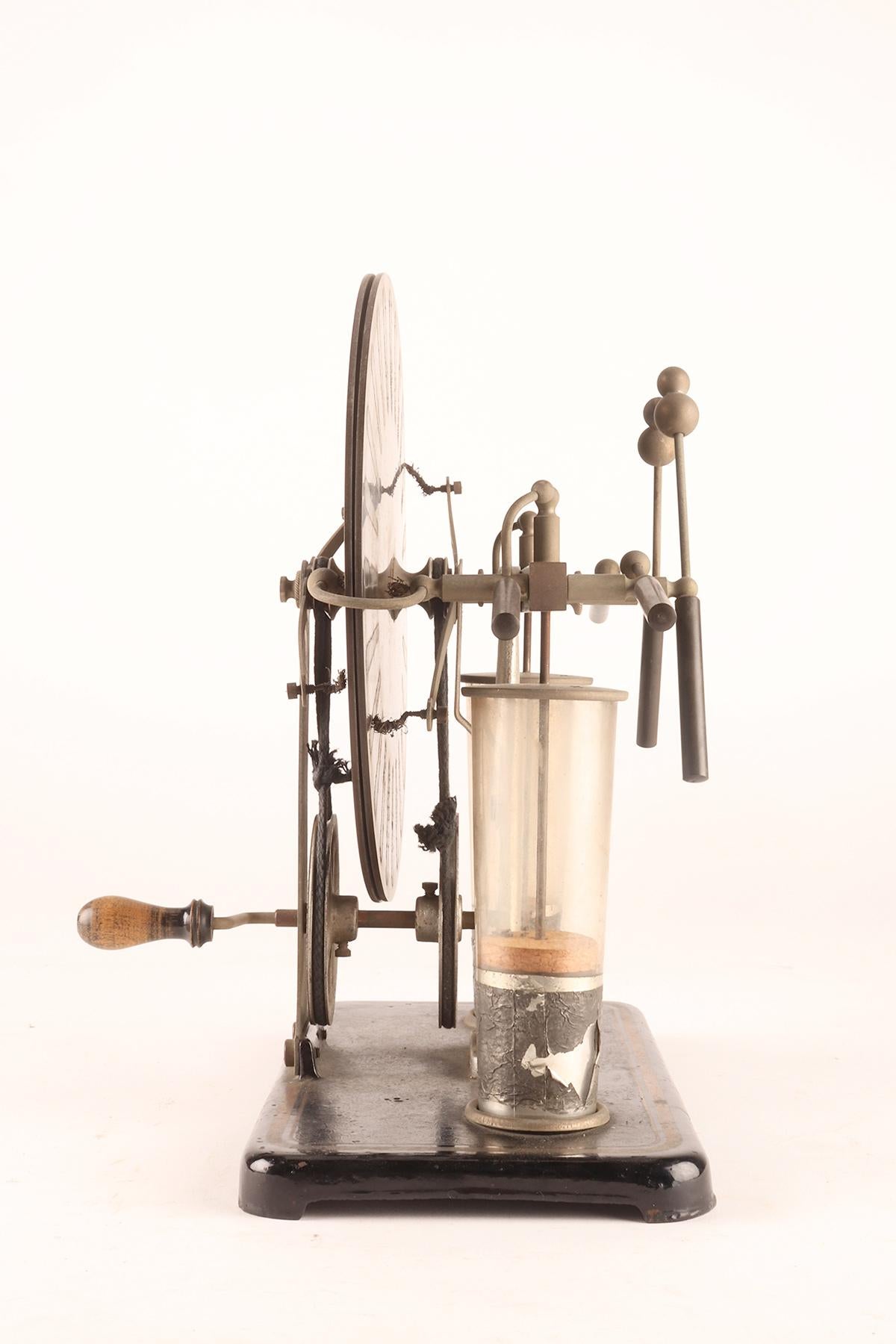 Electrostatic machine by Wimshurst, designed by Rinaldo Damiani, Italy 1900.  For Sale 1