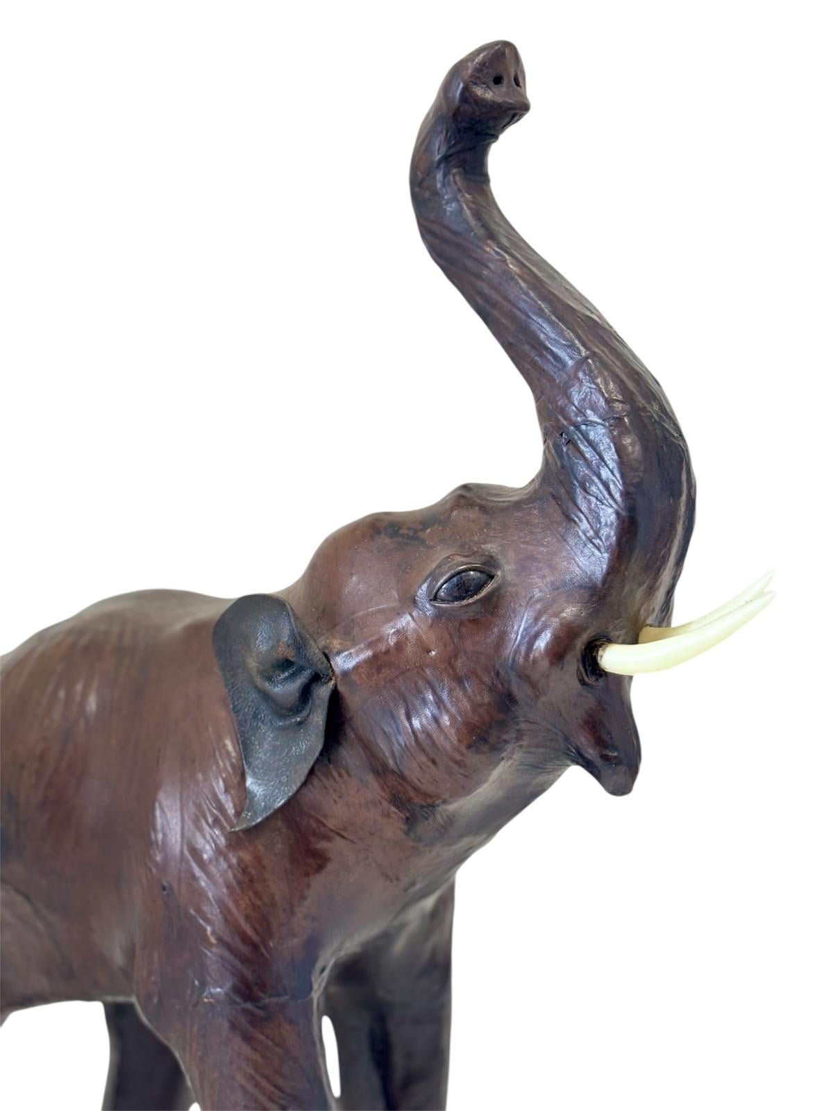 Elefante de cuero For Sale 3