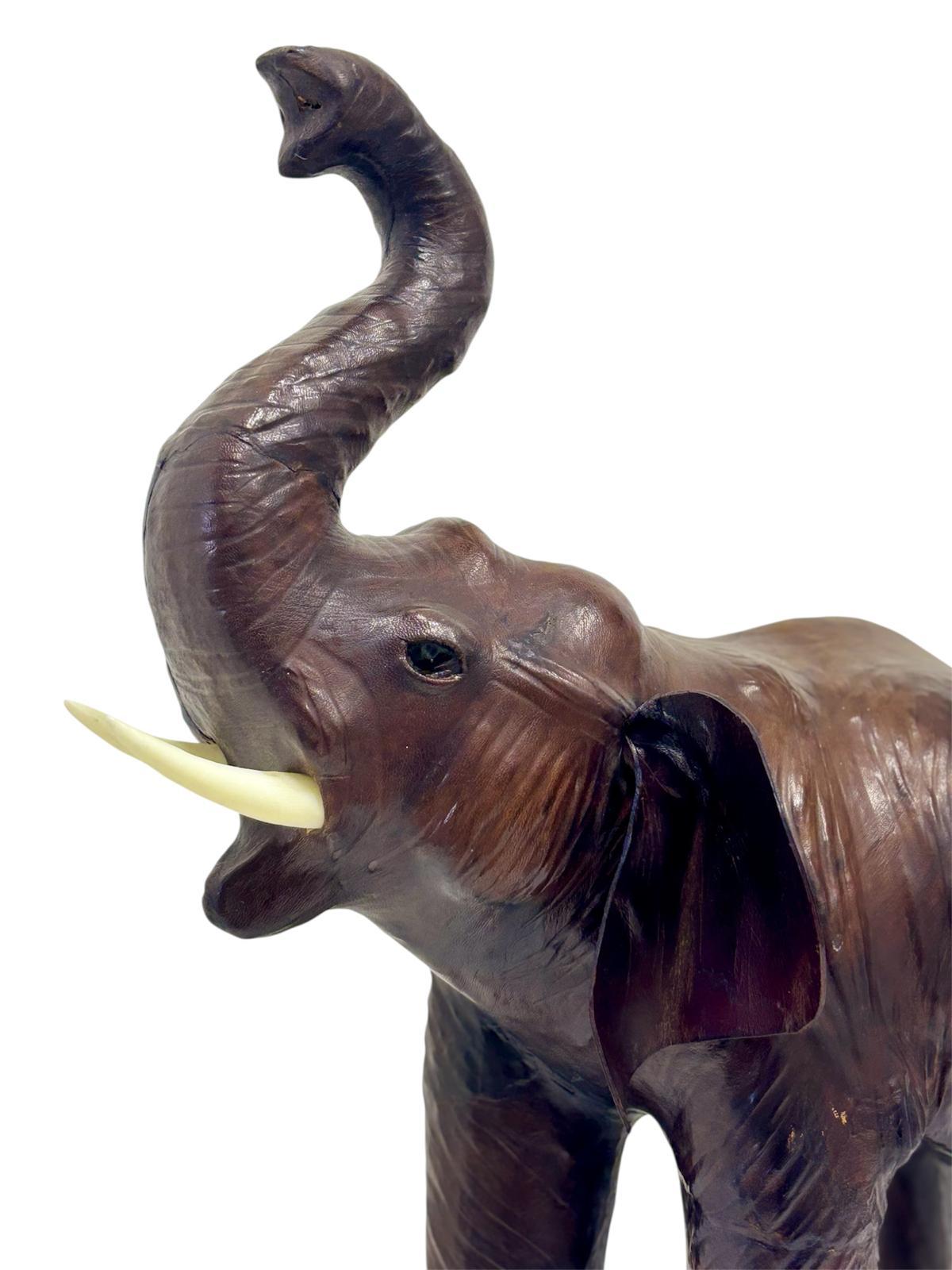British Colonial Elefante de cuero For Sale