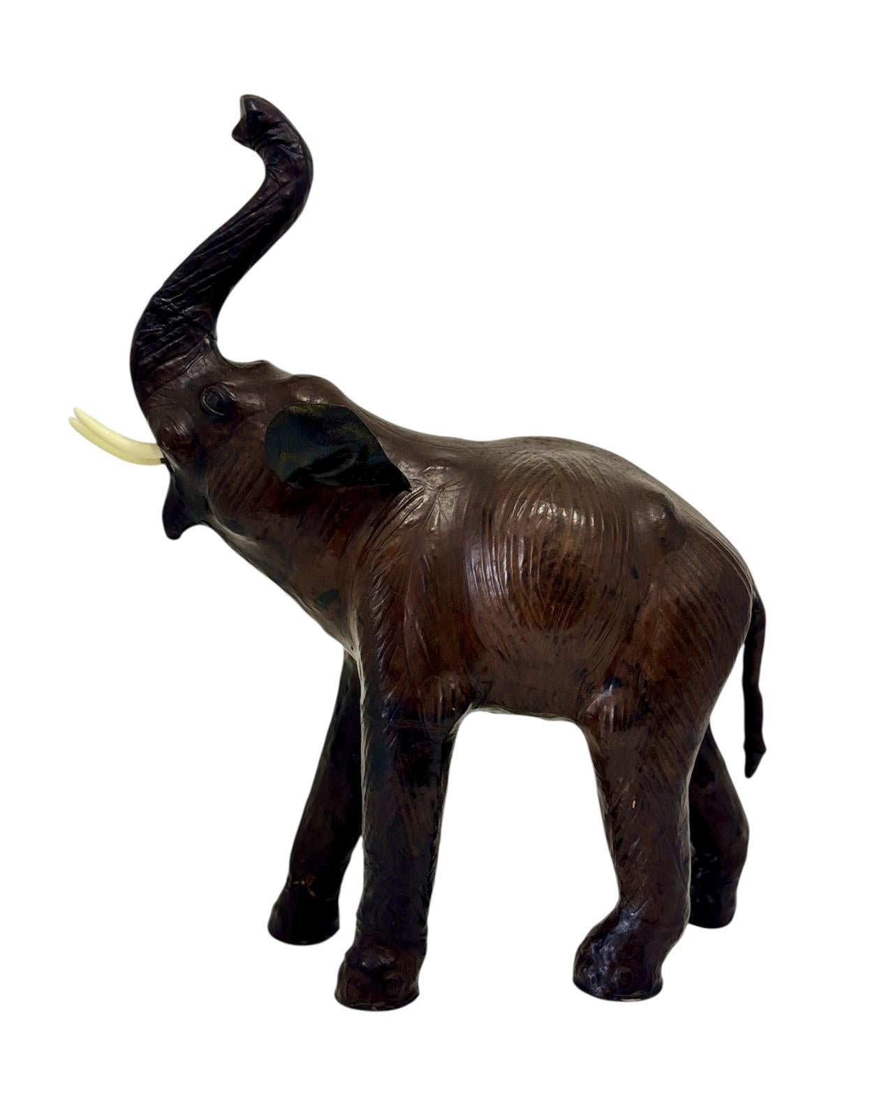 Anglo-Indian Elefante de cuero For Sale