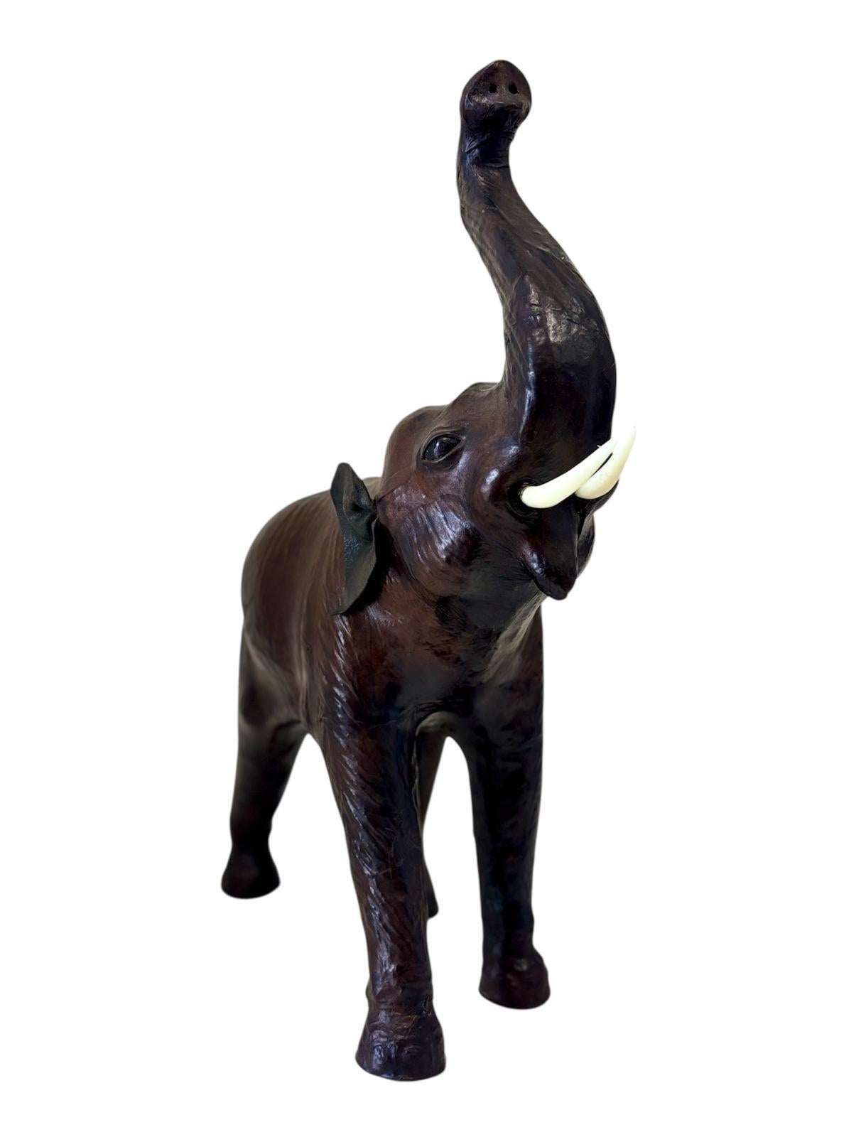 Italian Elefante de cuero For Sale