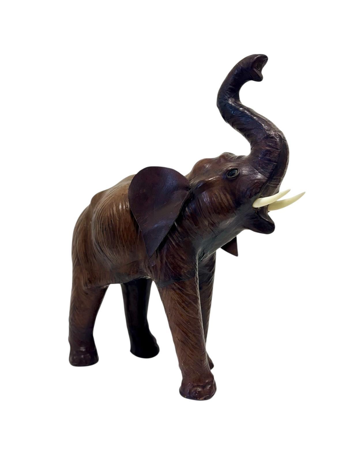 Mid-20th Century Elefante de cuero For Sale