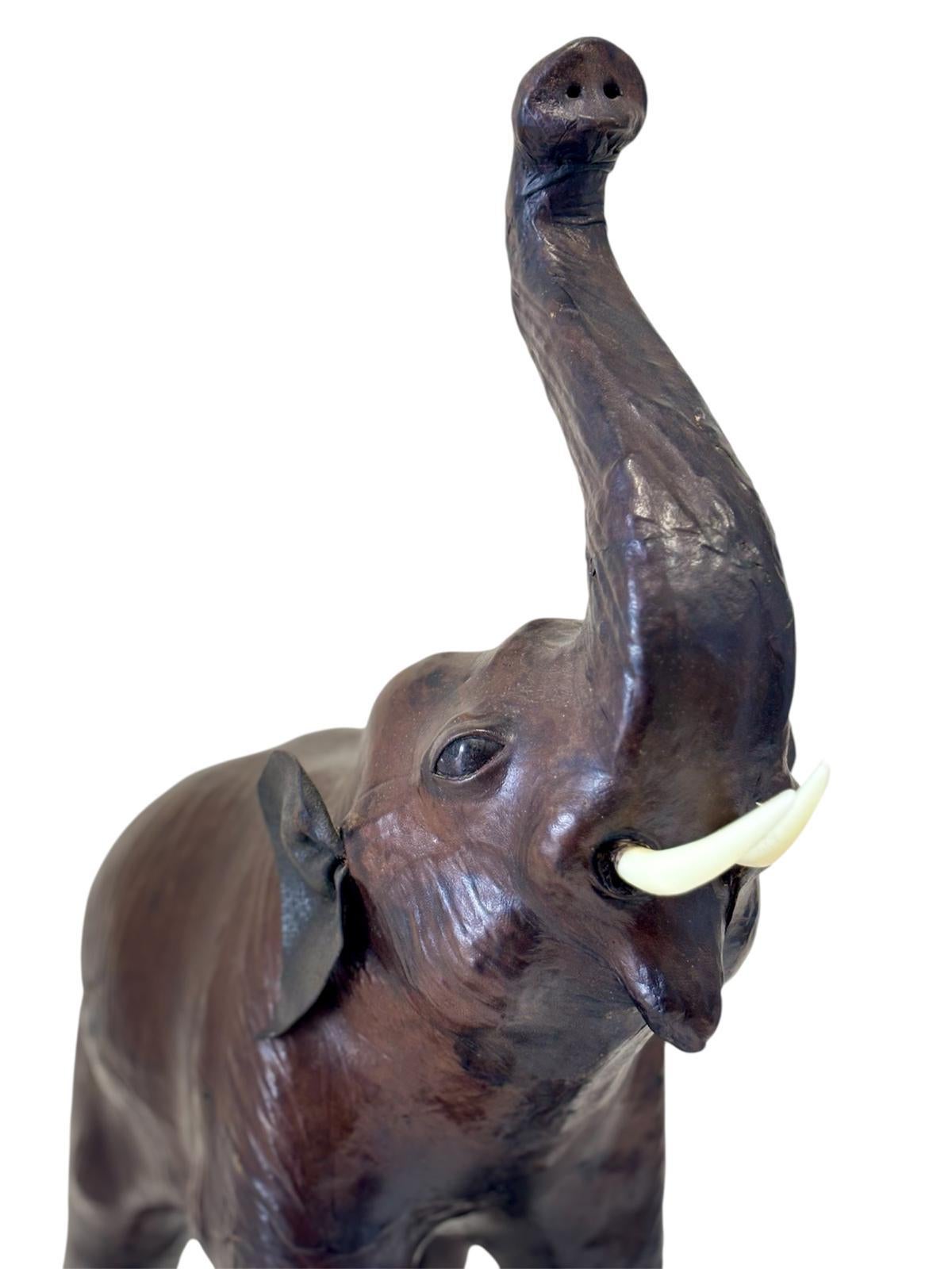 Cowhide Elefante de cuero For Sale