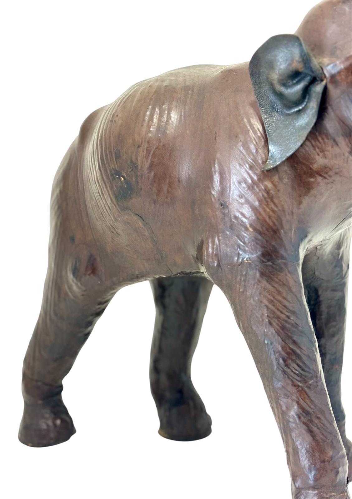 Elefante de cuero For Sale 1