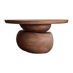 Mesa auxiliar Elefante 9 de NONO, madera maciza de nogal, diseño ornamental