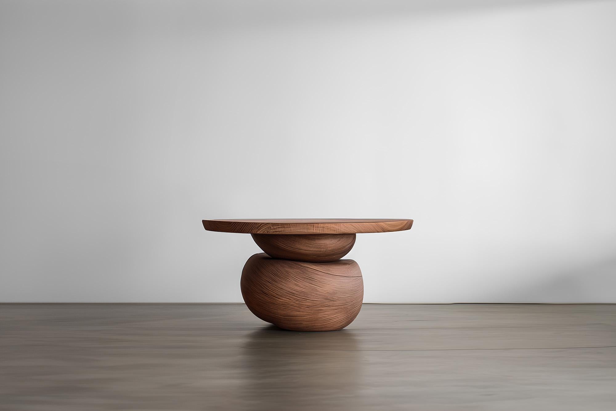 Table d'appoint Elefante 9 par NONO, bois massif, design ornemental
—————————————————————
Le produit de base est fabriqué en bois de chêne rouge massif, disponible en finition naturelle ou teintée noire. D'autres options de bois sont également