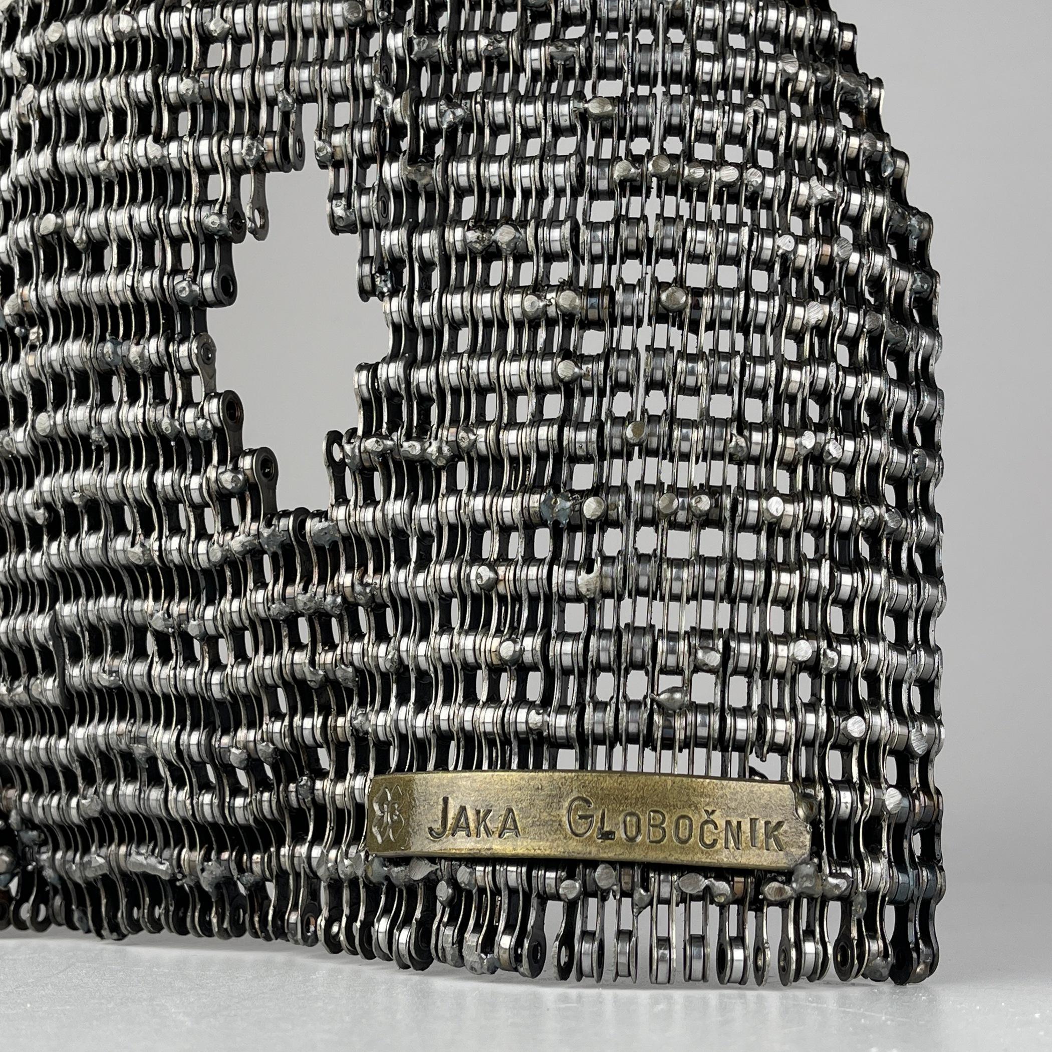 Slovène L'Elegance forgée dans le métal : La sculpture unique de Jaka Globočnik  en vente