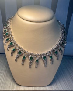 Elegance in Every Detail Emerald necklace with diamonds matching with earrings