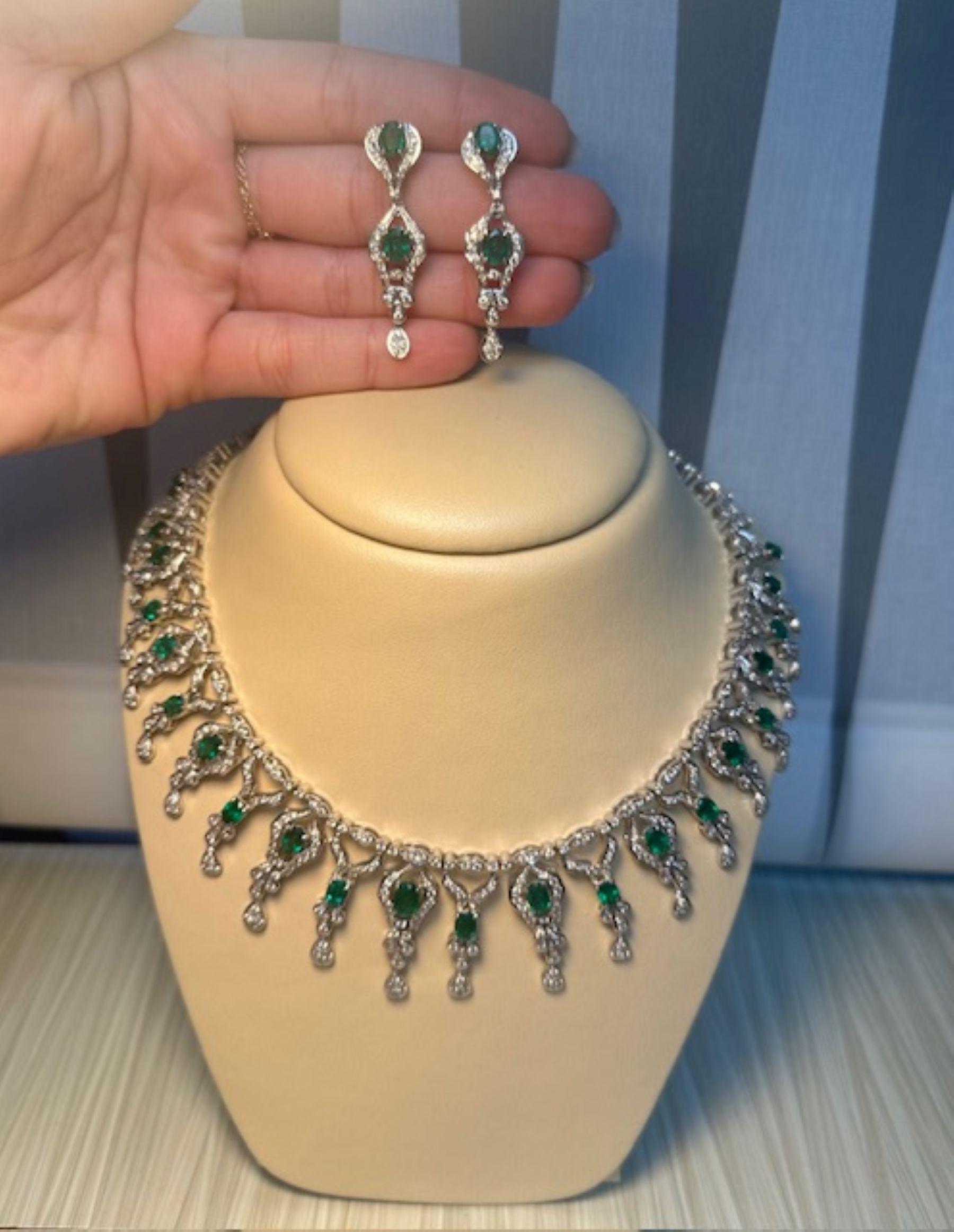 Elegance in Every Detail Smaragd-Halskette mit Diamanten passend zu den Ohrringen (Zeitgenössisch) im Angebot