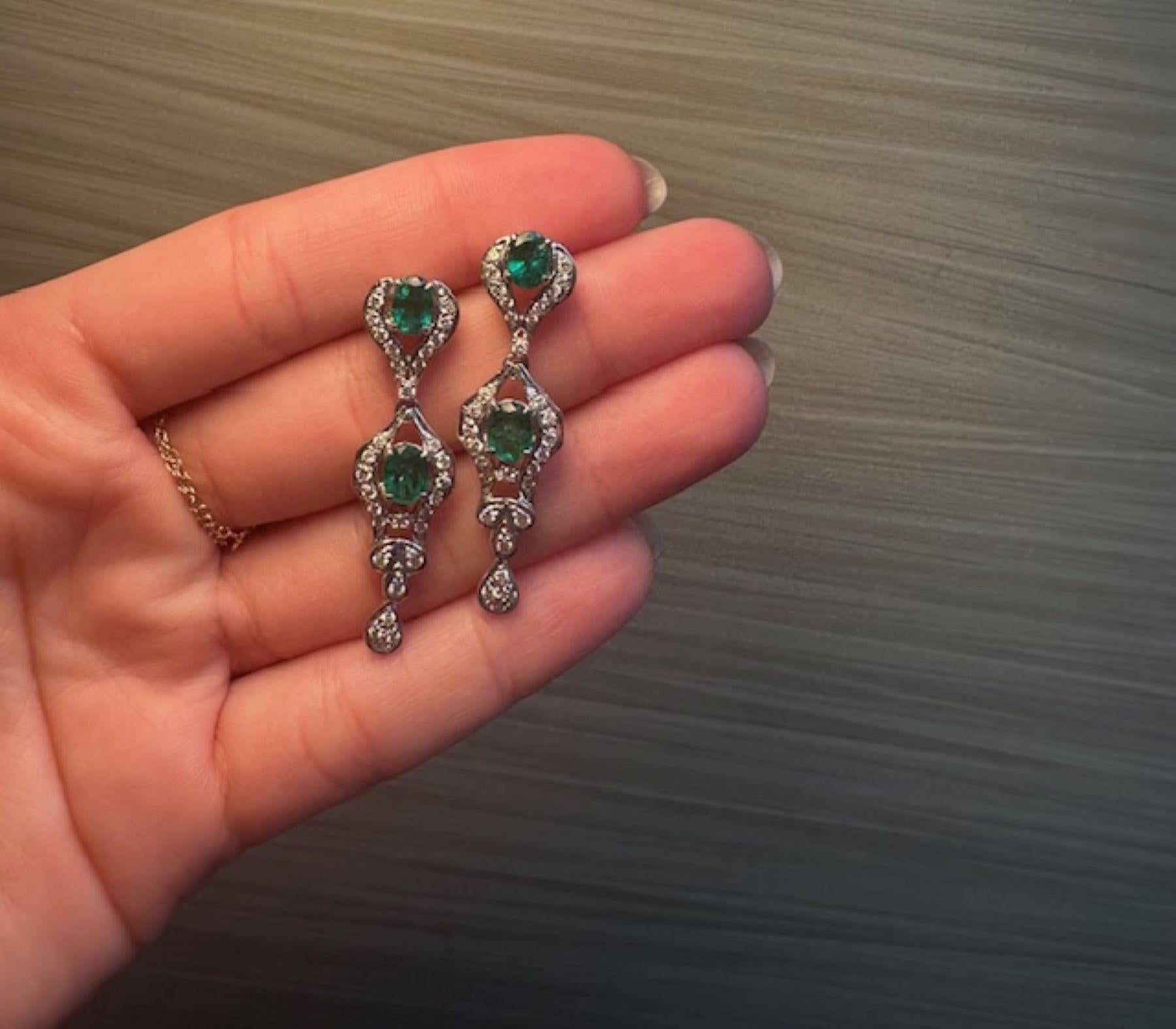Elegance in Every Detail Smaragd-Halskette mit Diamanten passend zu den Ohrringen im Zustand „Neu“ im Angebot in Miami, FL