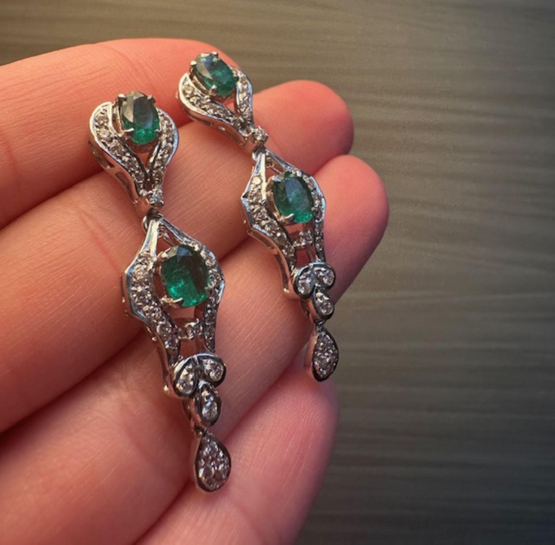Elegance in Every Detail Smaragd-Halskette mit Diamanten passend zu den Ohrringen für Damen oder Herren im Angebot