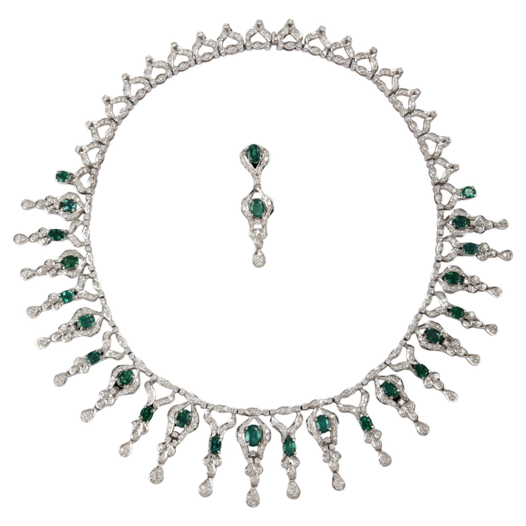 Elegance in Every Detail Smaragd-Halskette mit Diamanten passend zu den Ohrringen im Angebot