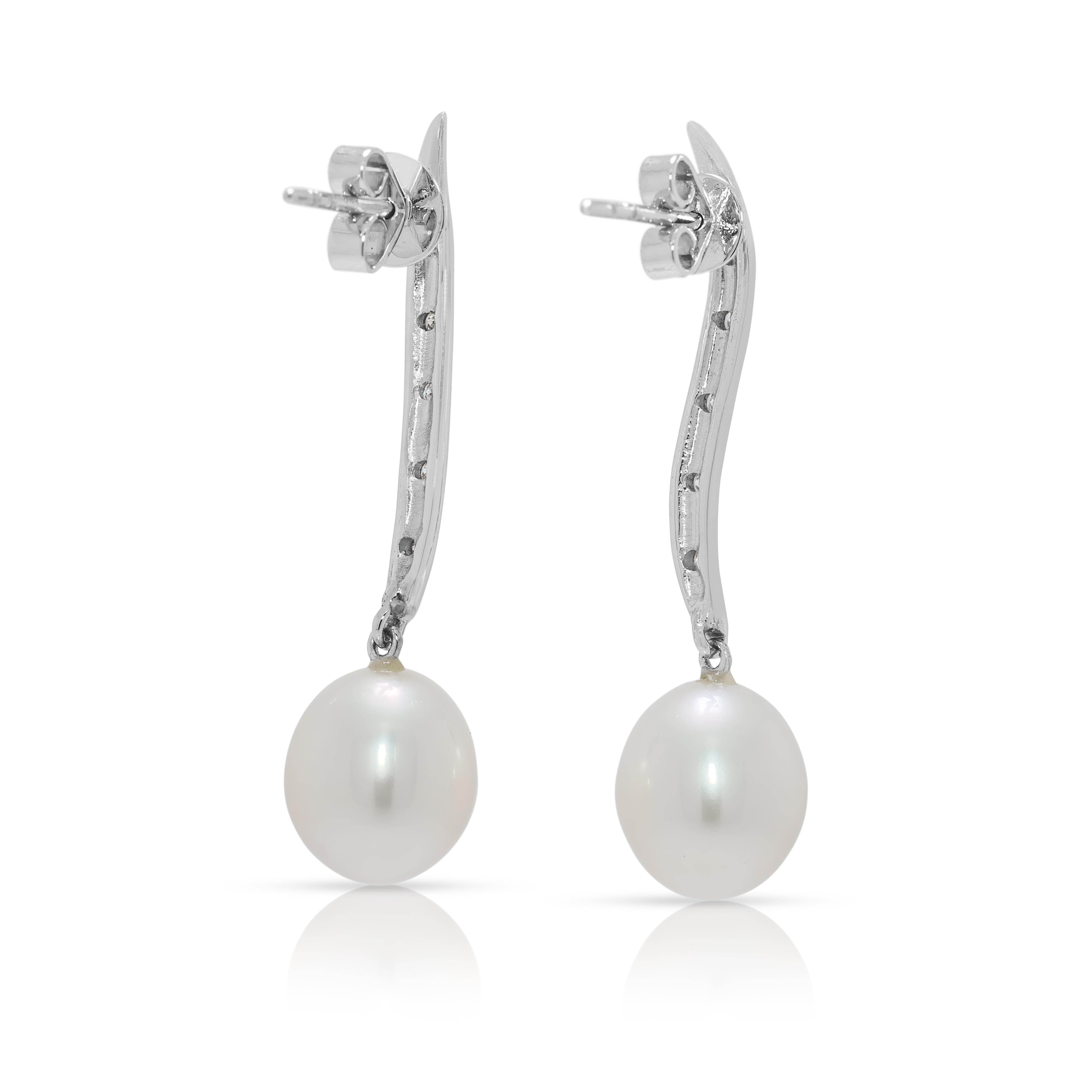 Elegant 0.12ct Diamond & South Sea Pearl Earrings in 18K White Gold (Boucles d'oreilles élégantes en or blanc 18 carats) en vente 1
