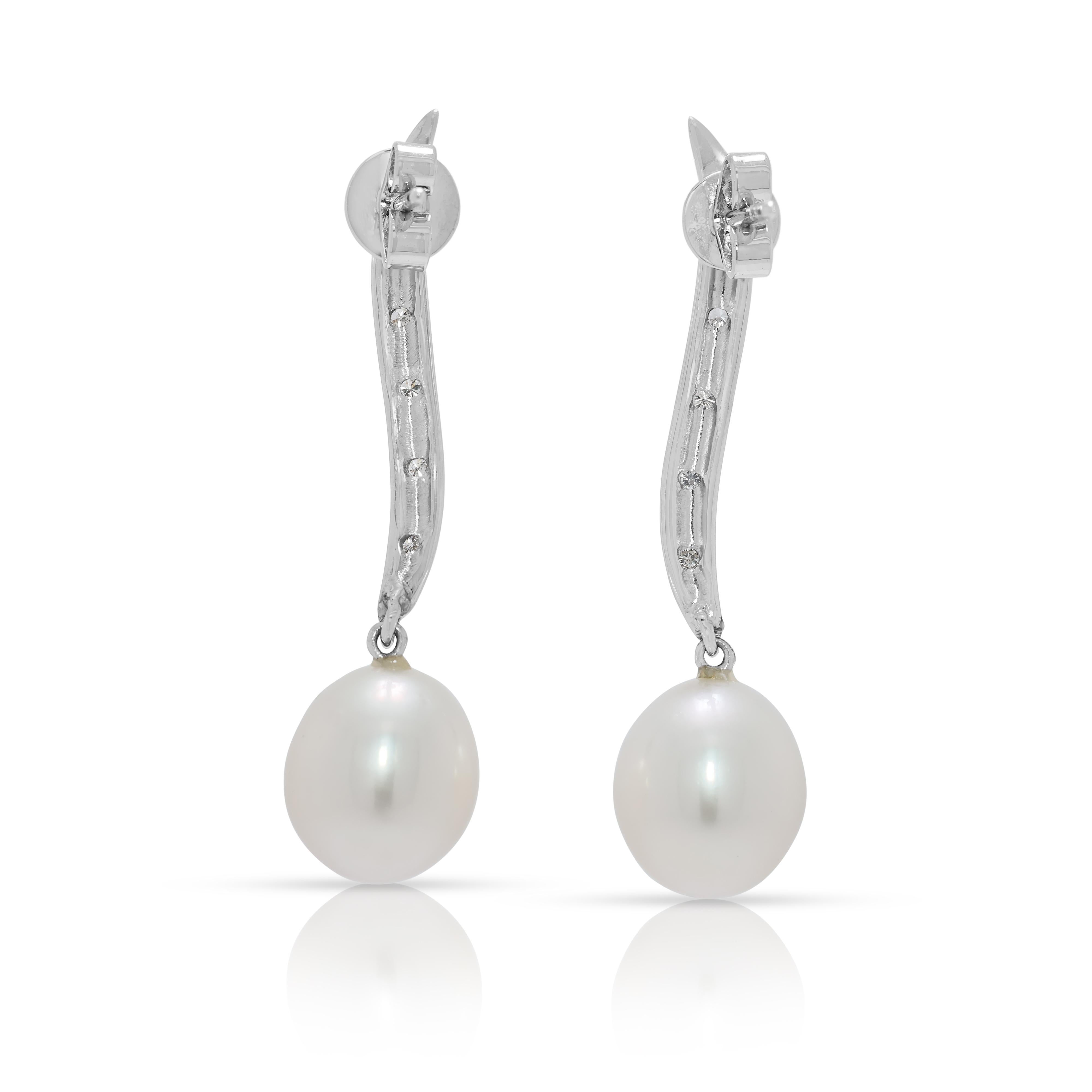 Elegant 0.12ct Diamond & South Sea Pearl Earrings in 18K White Gold (Boucles d'oreilles élégantes en or blanc 18 carats) en vente 2