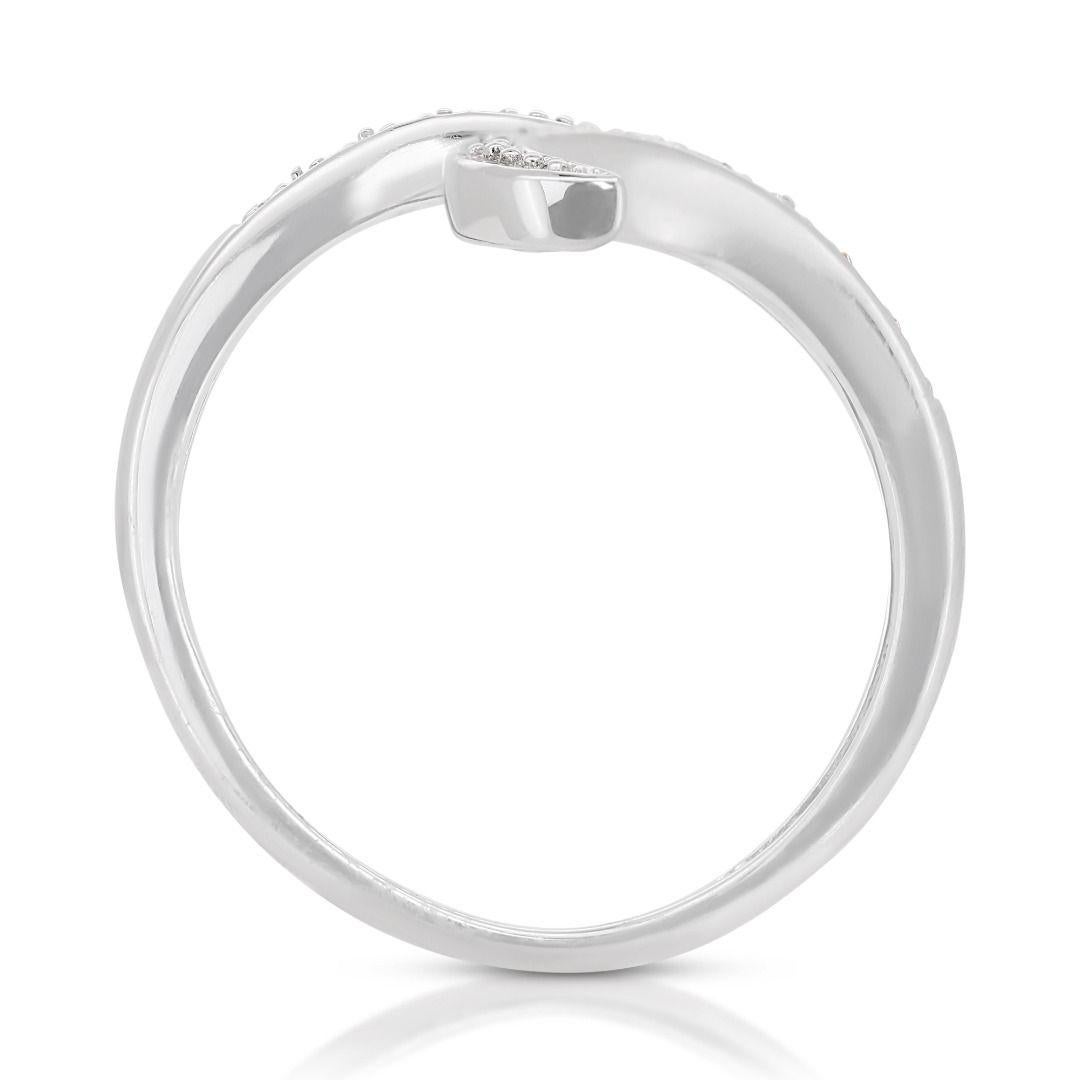 Elegant 0.14ct Round Brilliant Natural Diamond Ring in 18K White Gold For Sale 1