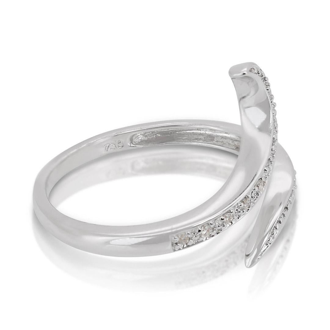 Elegant 0.14ct Round Brilliant Natural Diamond Ring in 18K White Gold For Sale 2