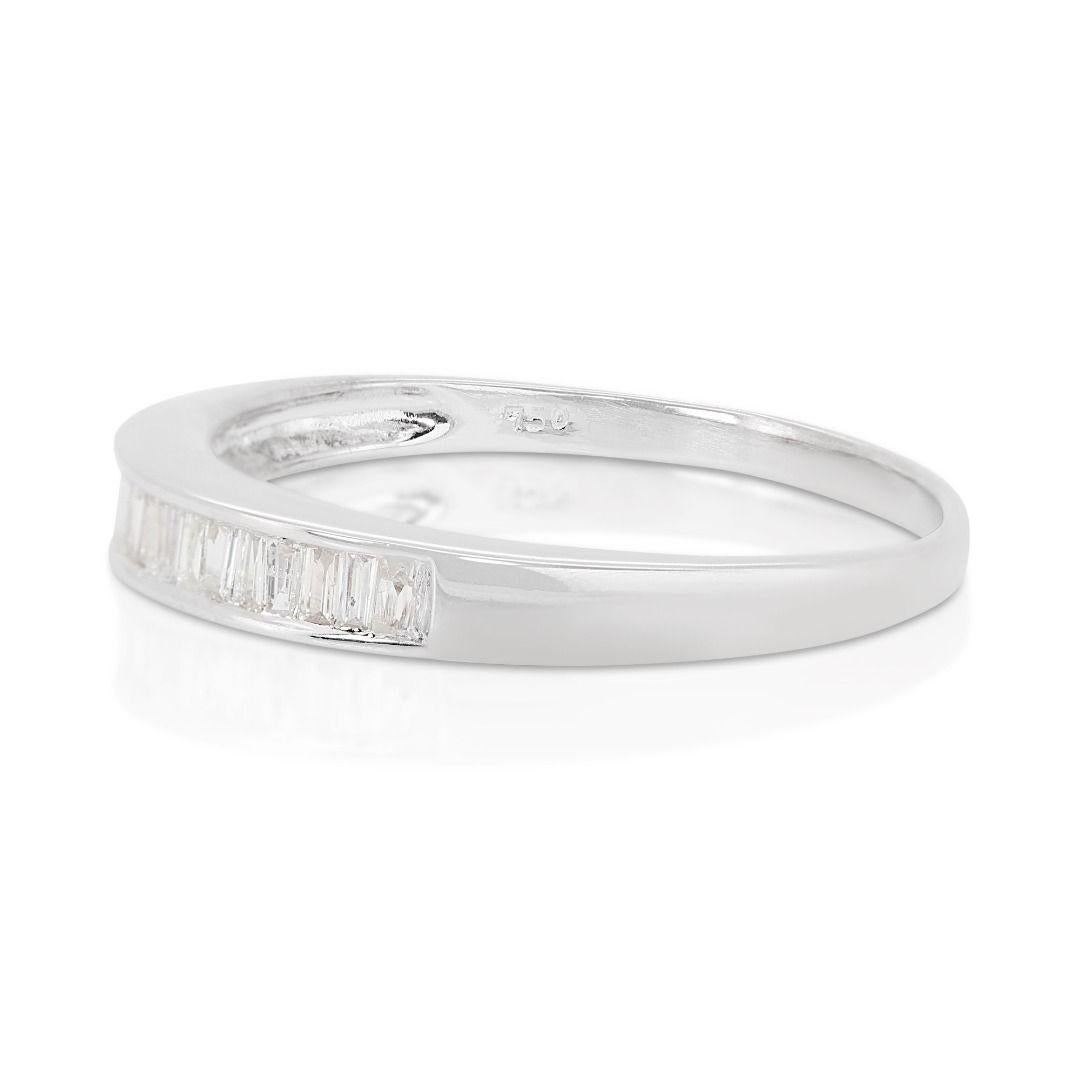 Elegant 0.15ct Baguette Cut Diamond Ring set in 18K White Gold  For Sale 3
