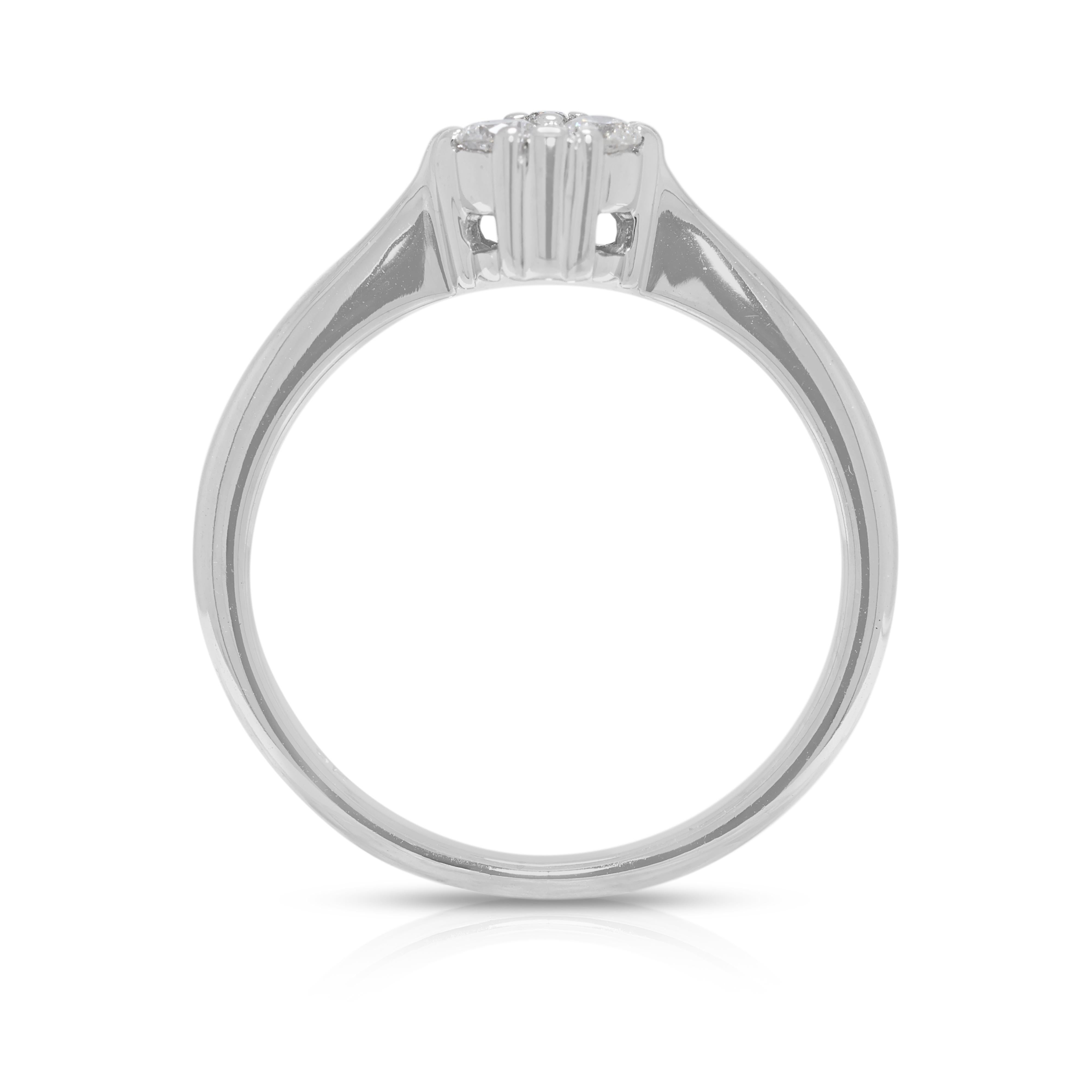 Elegant 0.16ct Natural Diamond Ring in 9K White Gold For Sale 2
