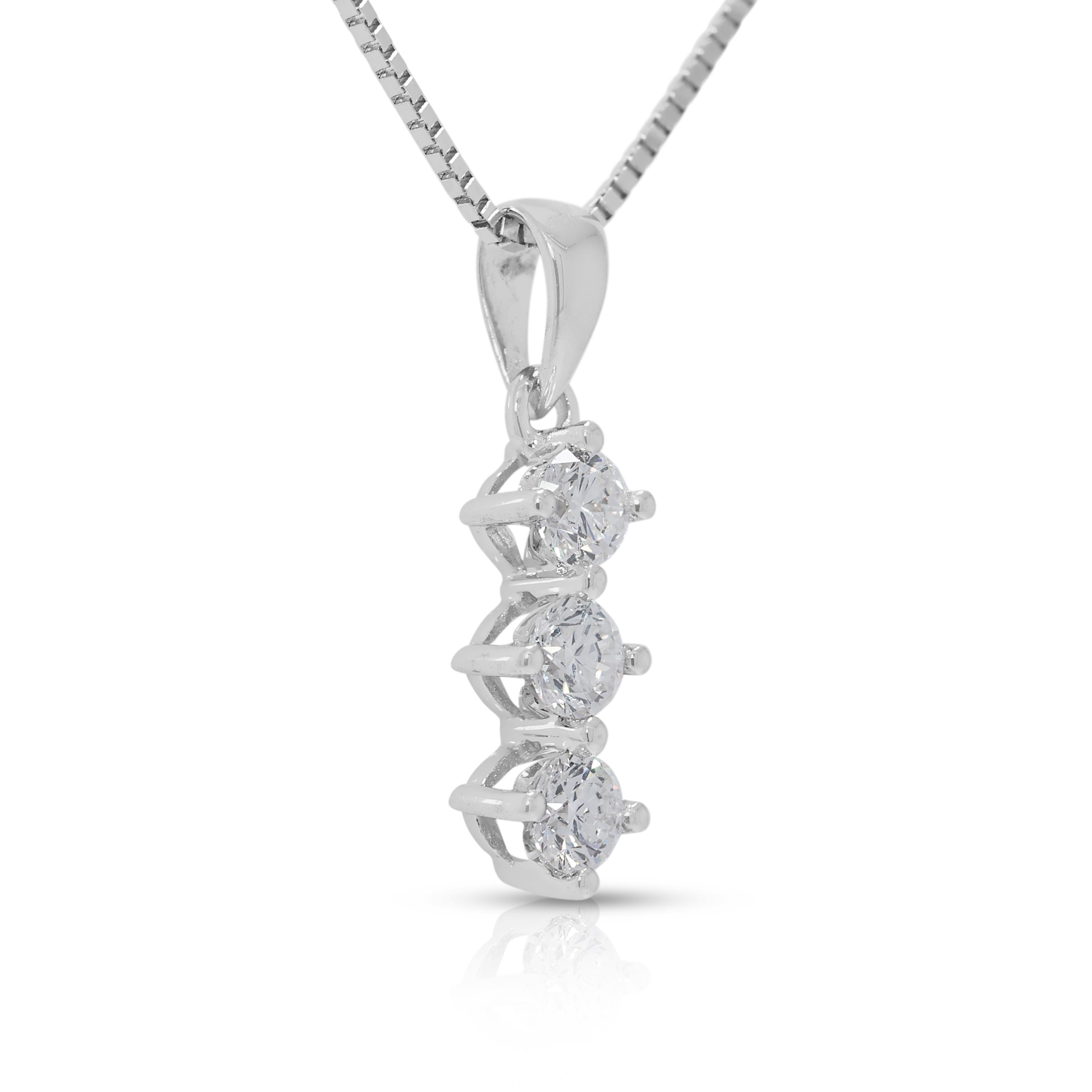 Elegant pendentif 3 pierres en or blanc 18 carats et diamant naturel de 0,27 carats Excellent état - En vente à רמת גן, IL