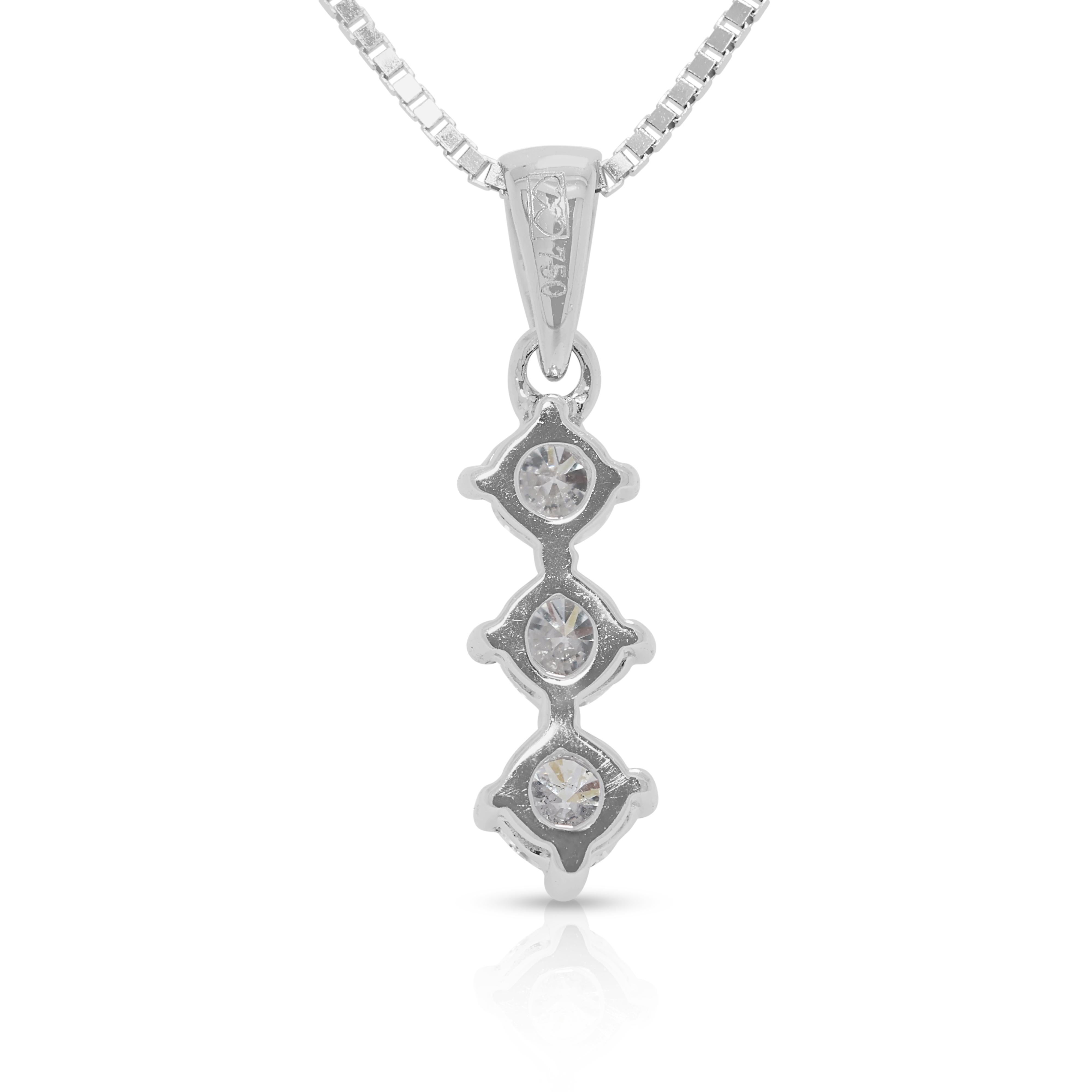 Elegant pendentif 3 pierres en or blanc 18 carats et diamant naturel de 0,27 carats en vente 1