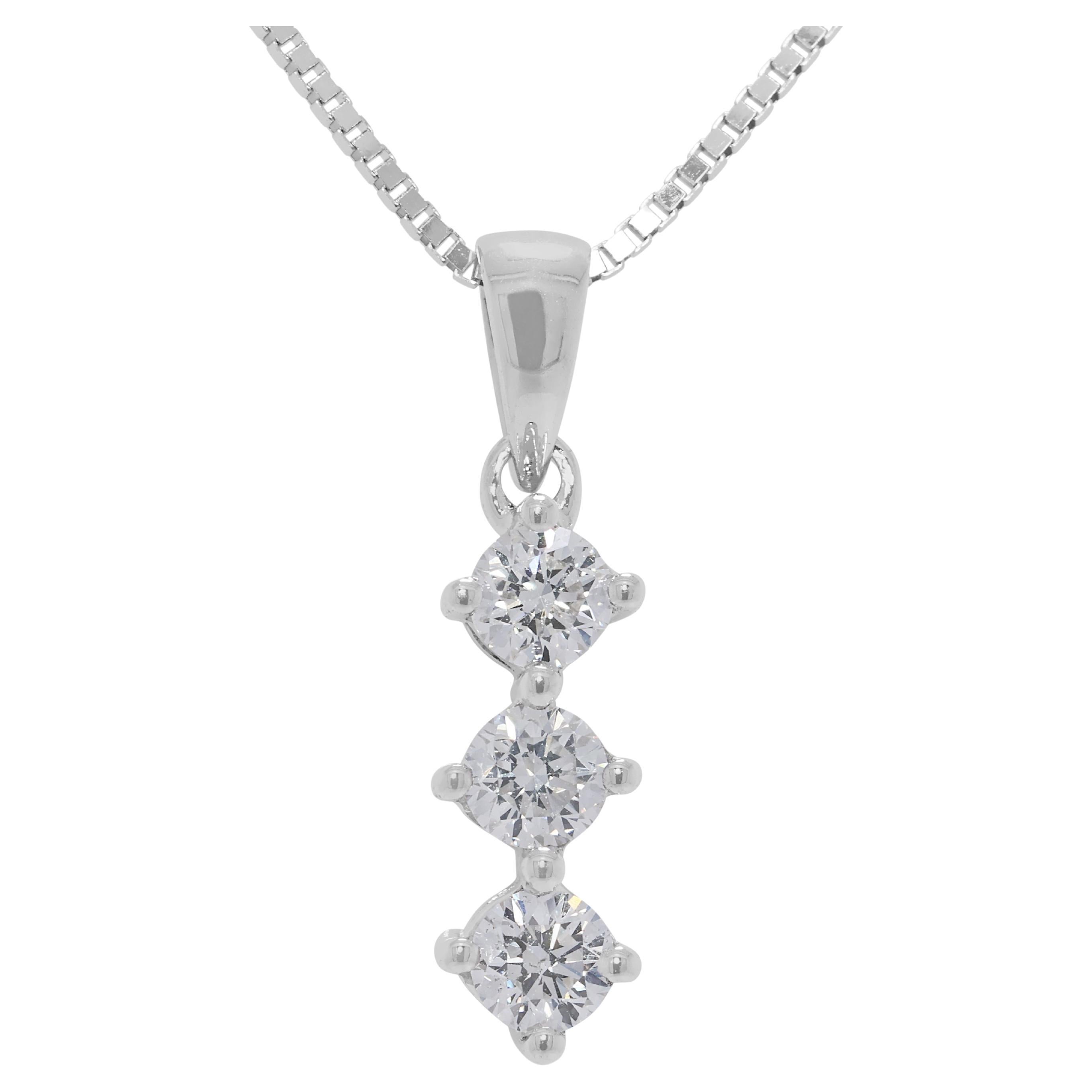 Elegant pendentif 3 pierres en or blanc 18 carats et diamant naturel de 0,27 carats en vente