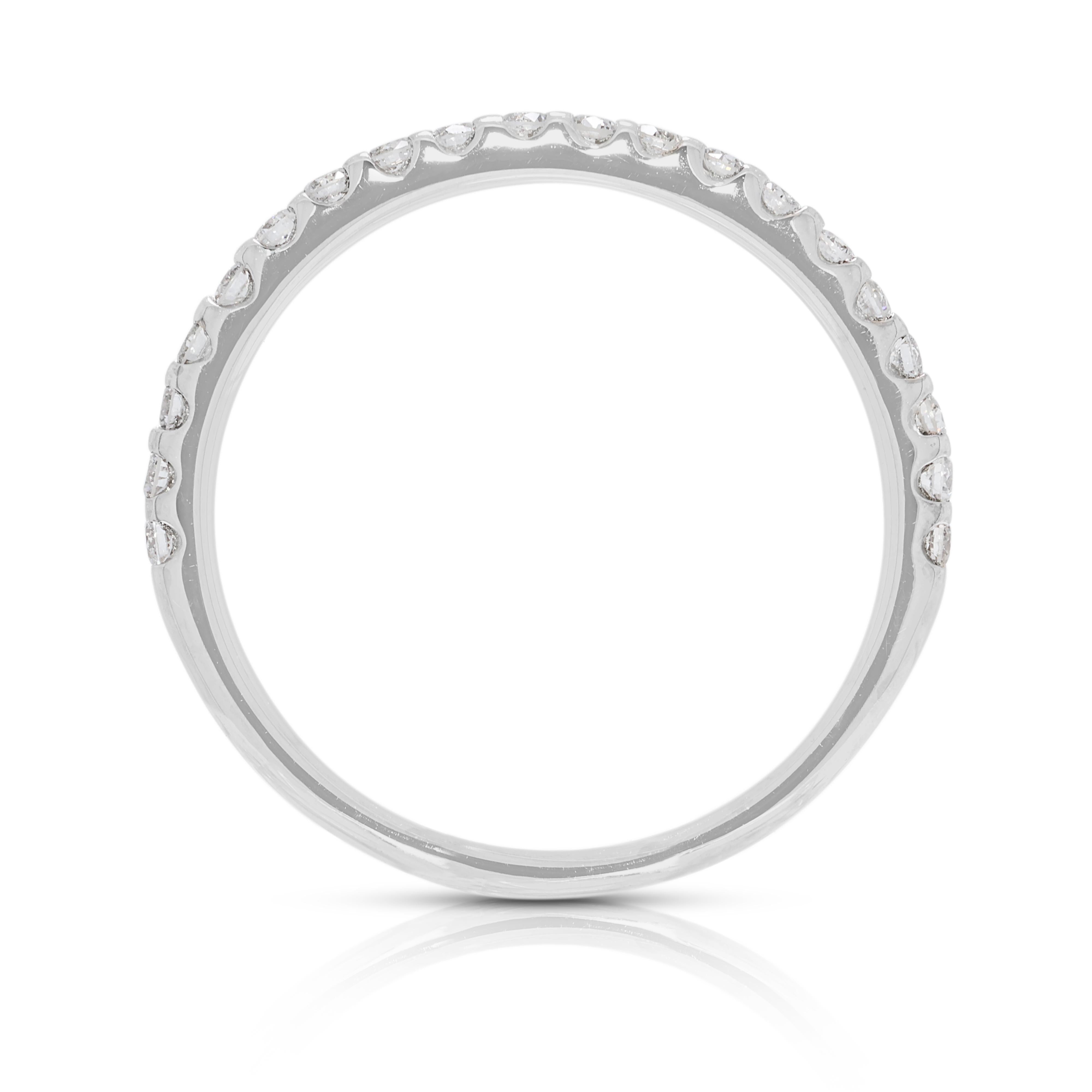 Eleganter halber Ewigkeitsring aus 18 Karat Weißgold mit 0,2 Karat Naturdiamanten in Zinkenfassung im Angebot 2