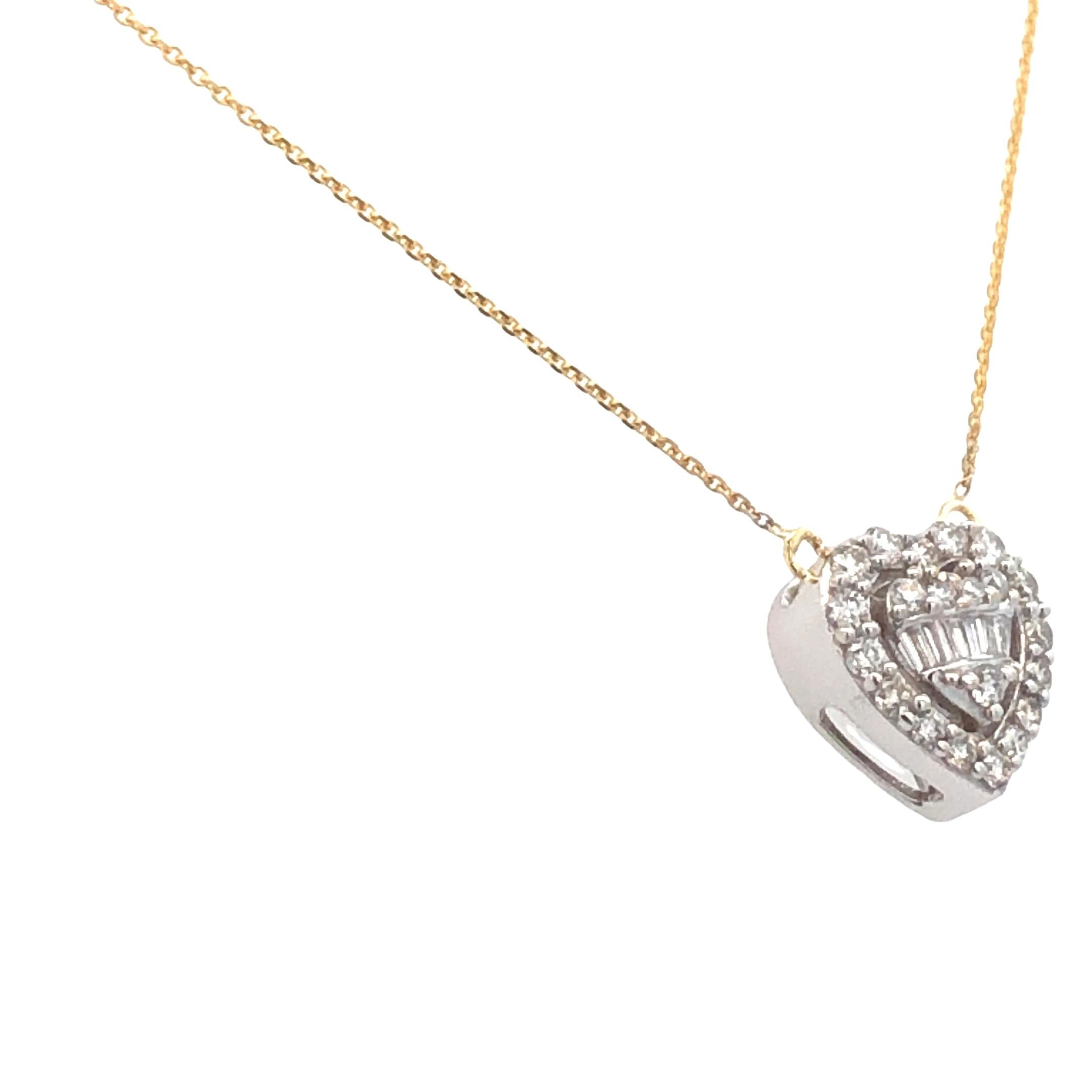 Taille ronde Élégant collier pendentif cœur en or jaune 14 carats avec diamants de 0,30 carat en vente